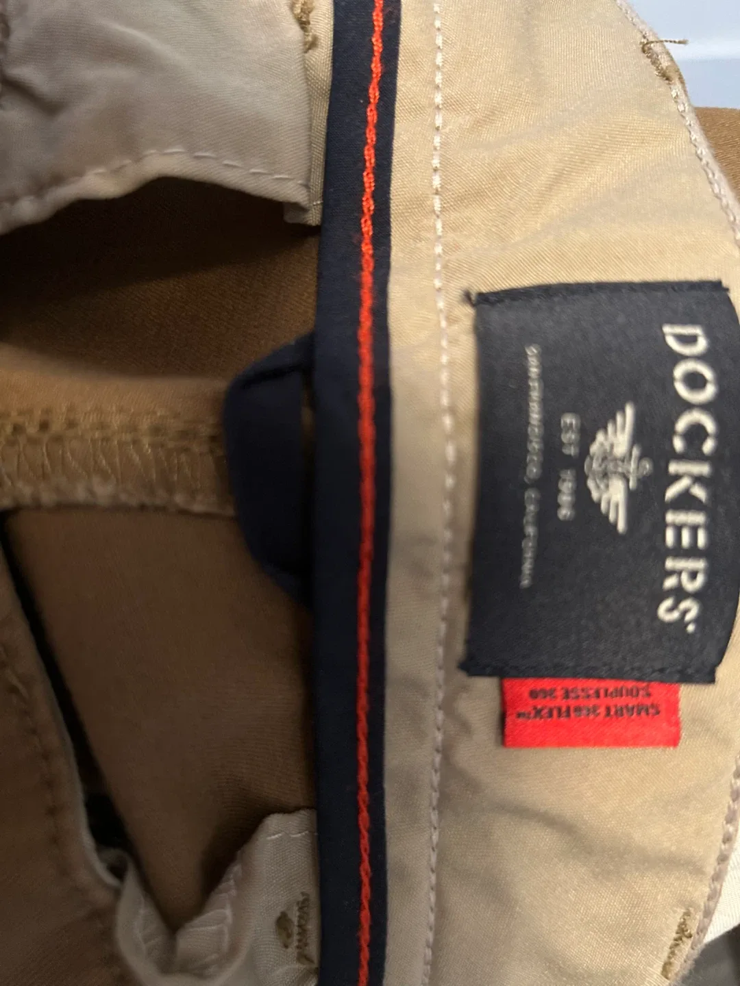 Dockers Ultimate Chino, Straight Fit, 36x32 image indicator(3)