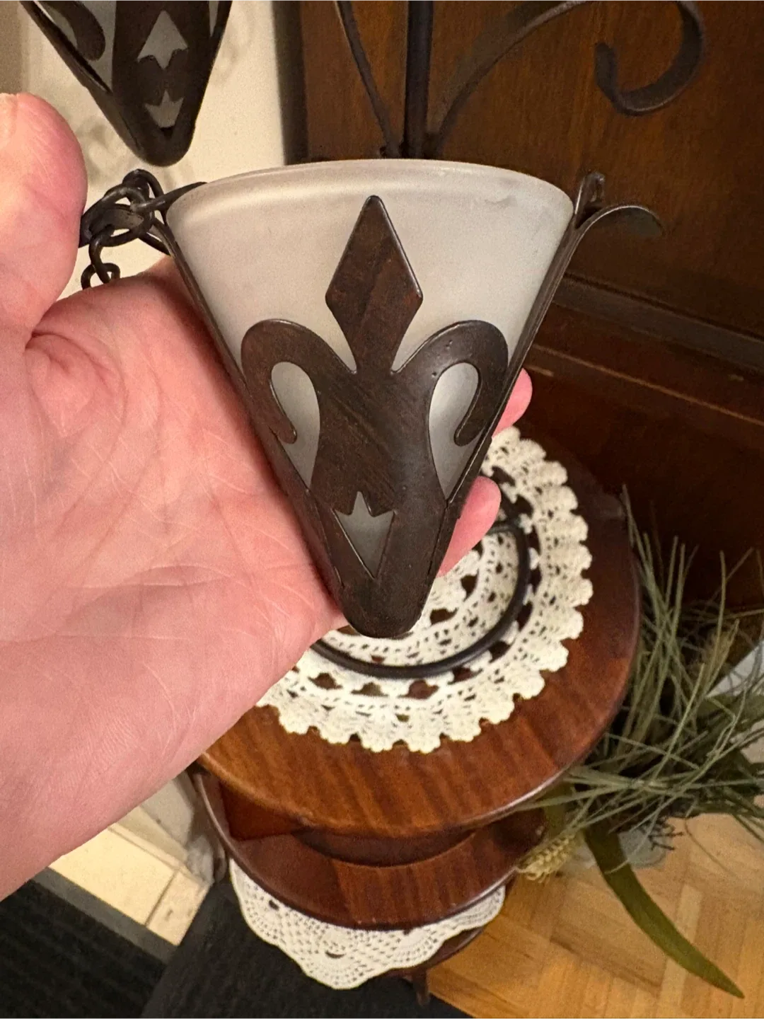 Wrought Iron Candle Holder image indicator(3)