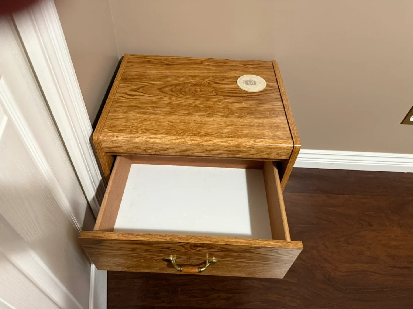 Oak color Bedroom Set - Dresser, Mirror, Nightstand image indicator(5)