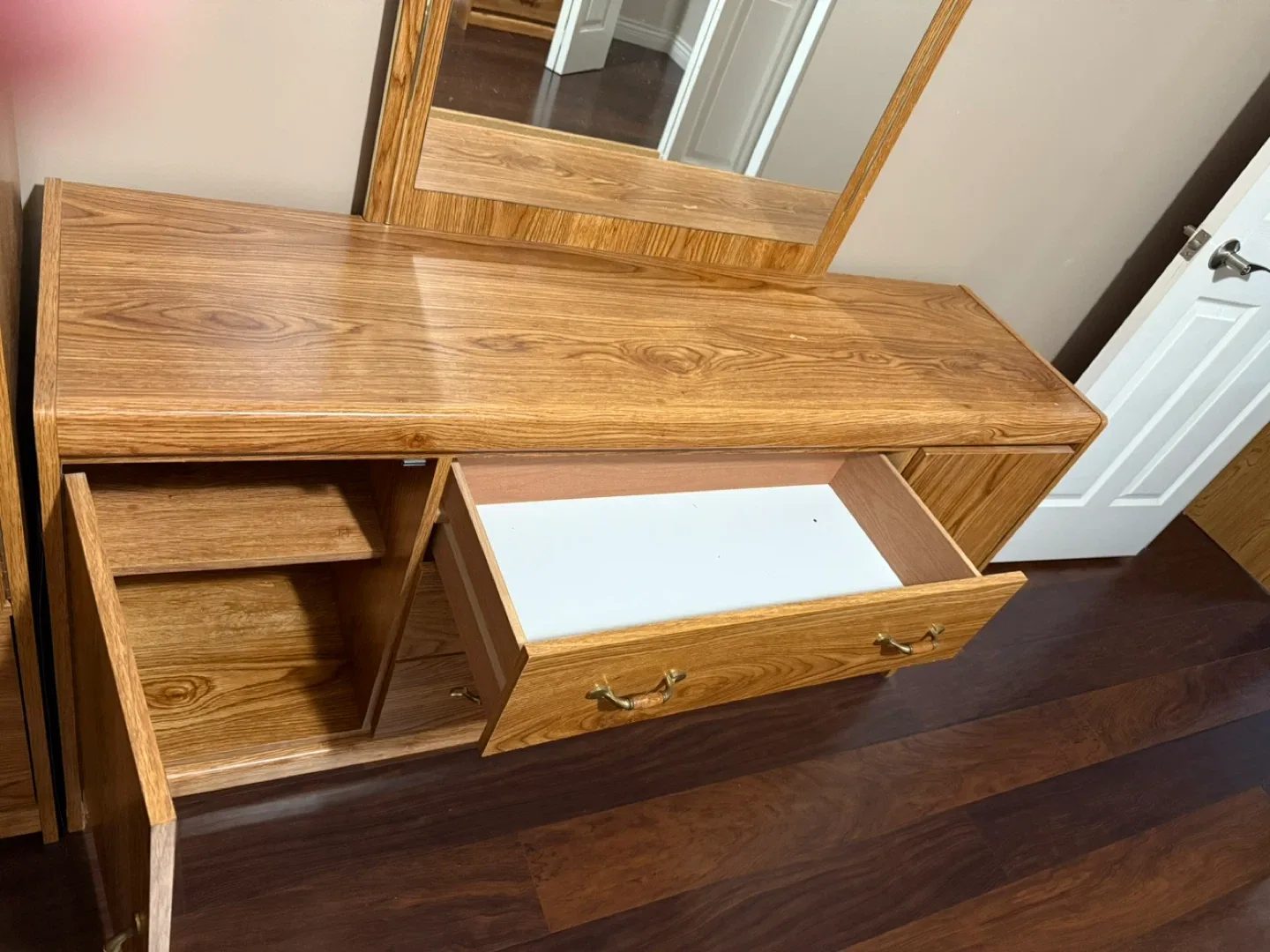 Oak color Bedroom Set - Dresser, Mirror, Nightstand image indicator(2)