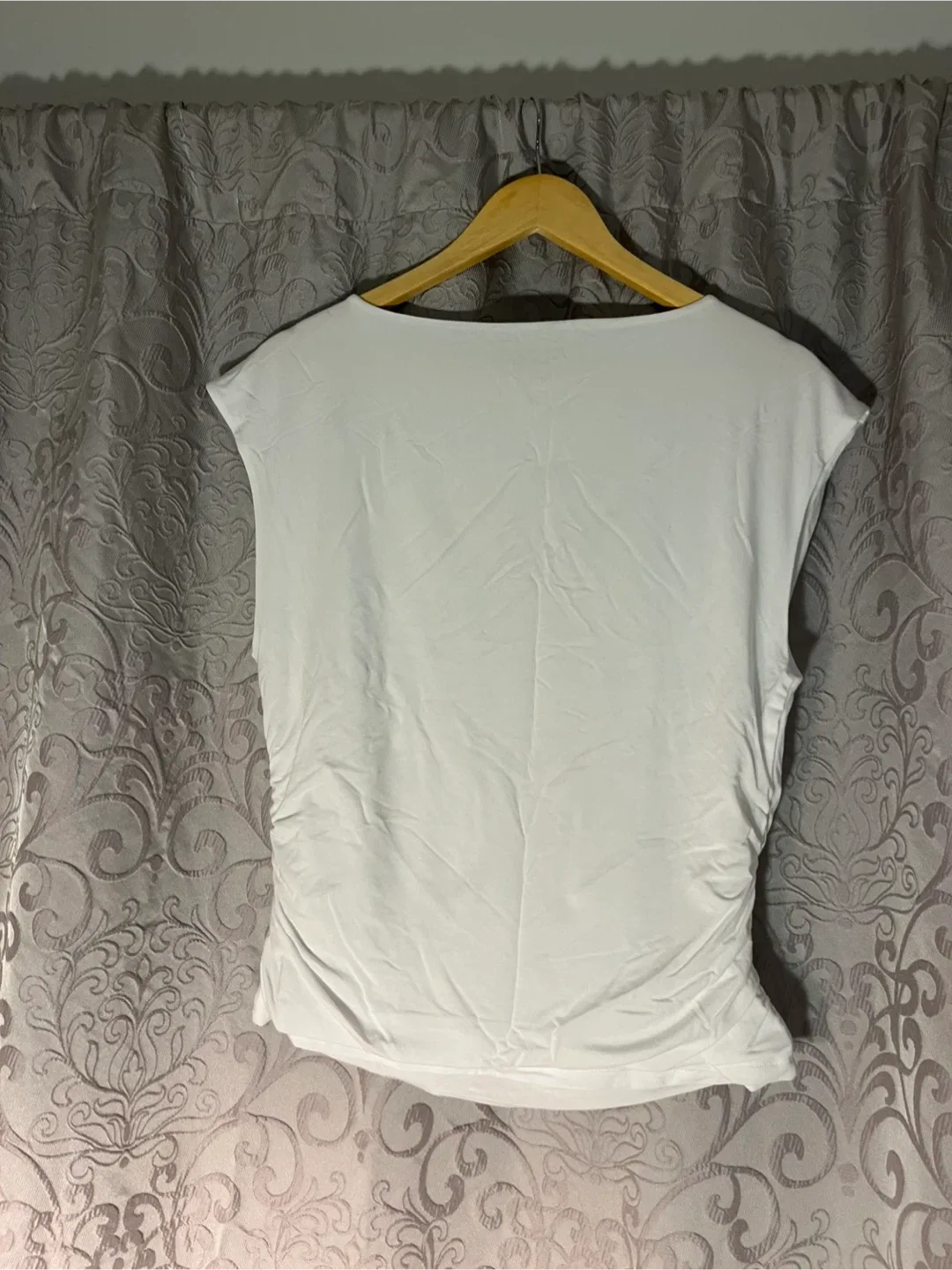 Aritzia Roxanne top image indicator(4)