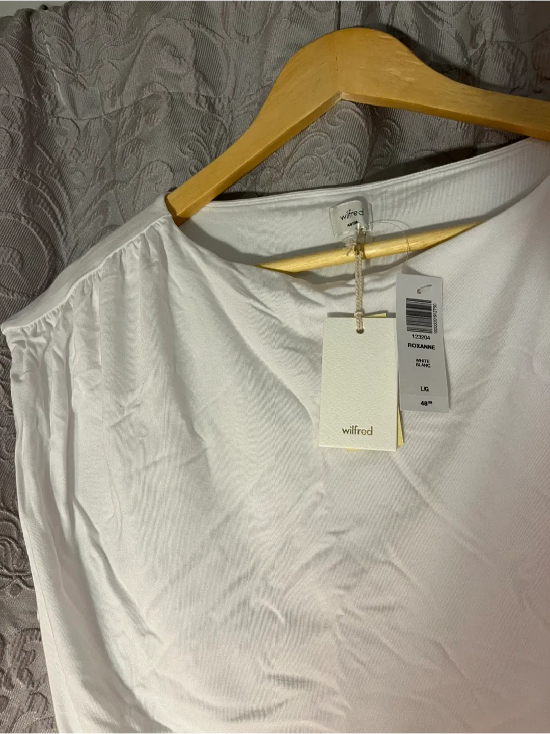 Aritzia Roxanne top image indicator(3)