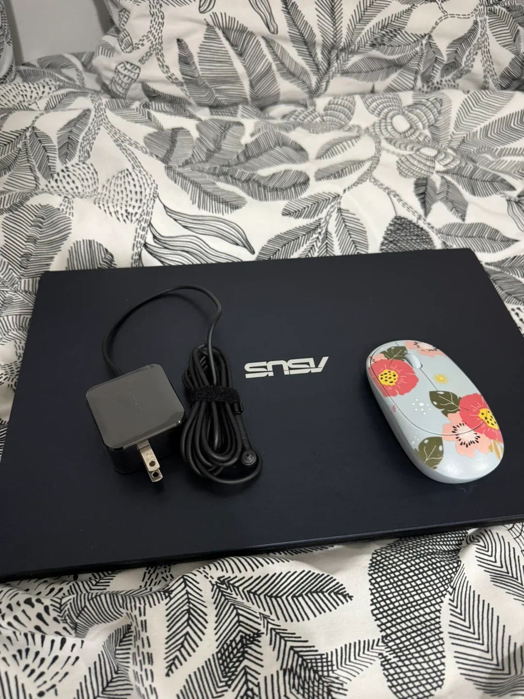 Asus E510 Laptop with Charger & Mouse image indicator(2)