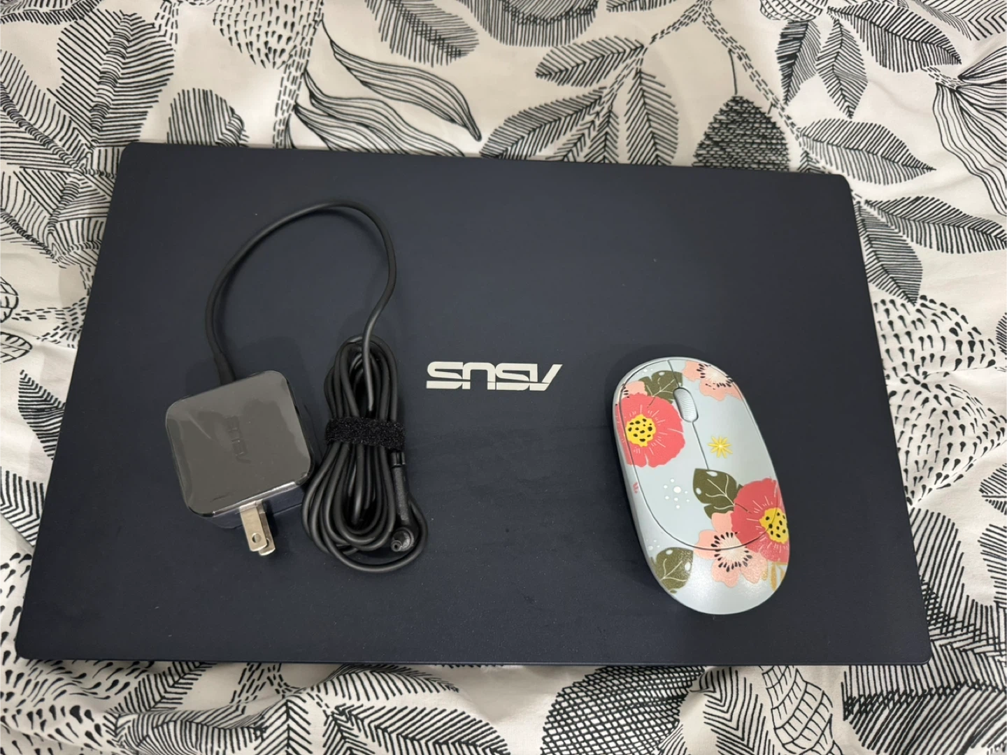 Asus E510 Laptop with Charger & Mouse