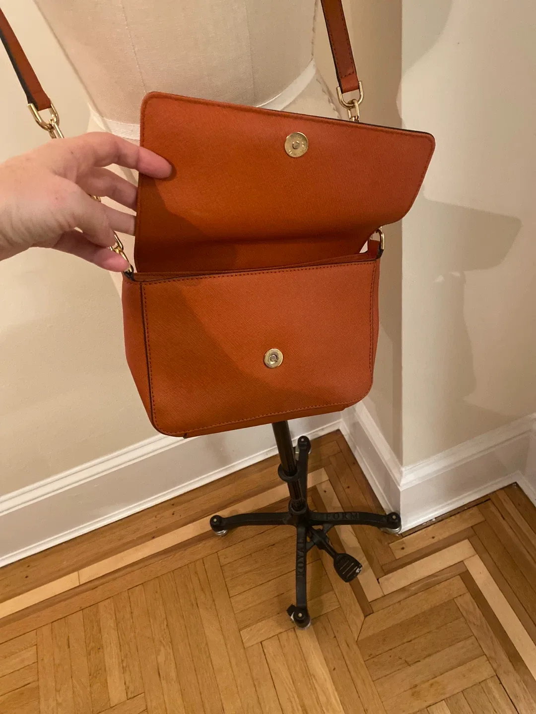 Michael Kors Orange Crossbody Bag image indicator(2)