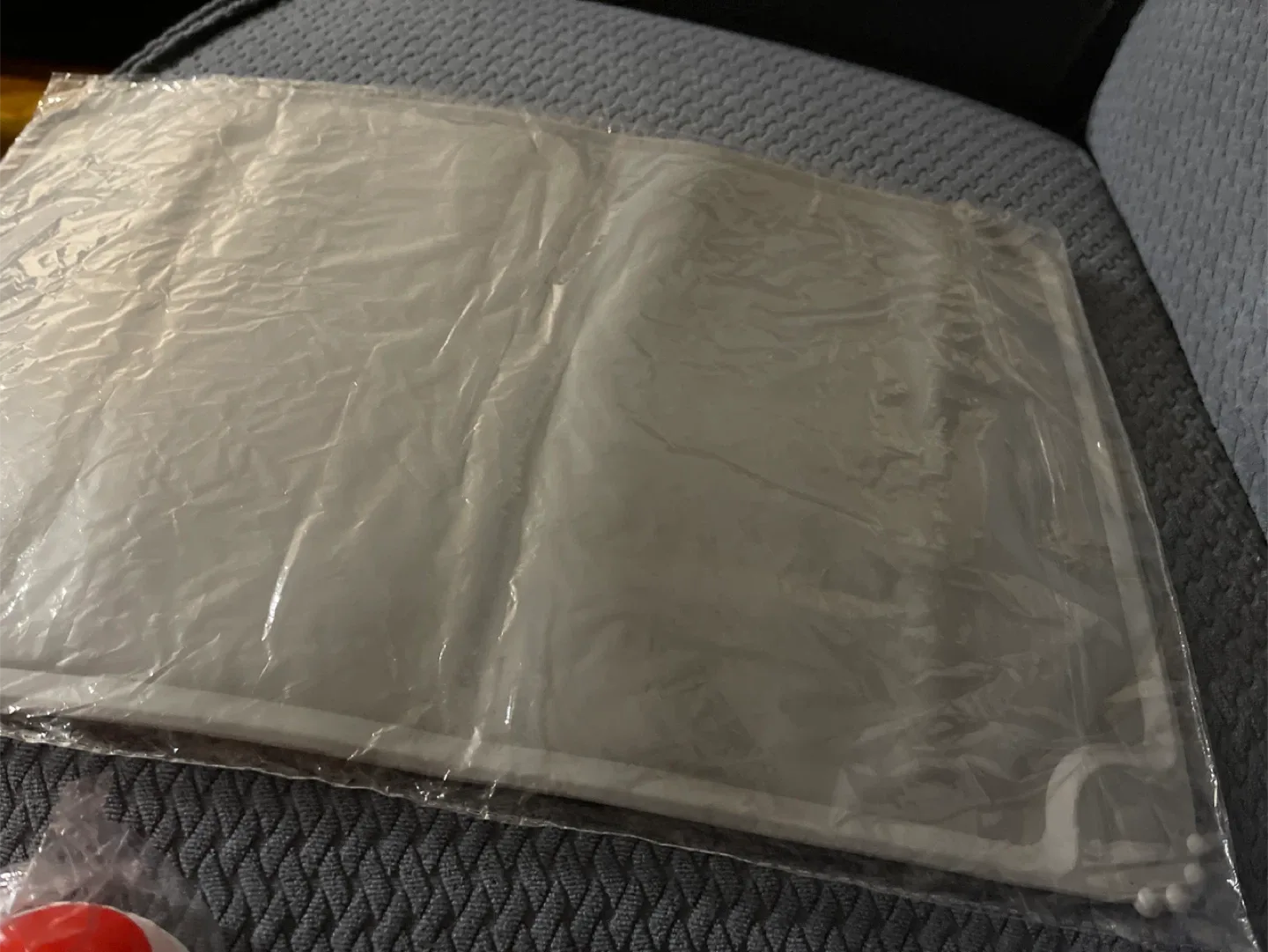 New Silicone Non-Slip Pet🐈 Feeding Mat - Waterproof Dog Cat Food image indicator(3)