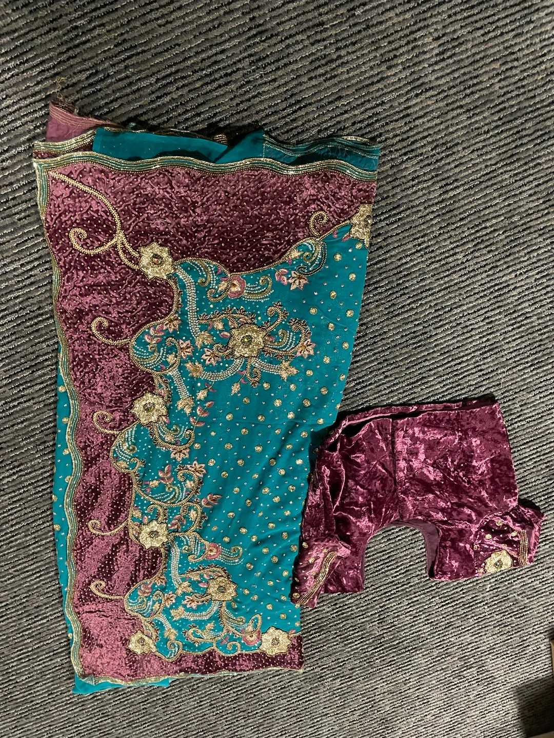 Embroidered Indian Outfit - photo 2