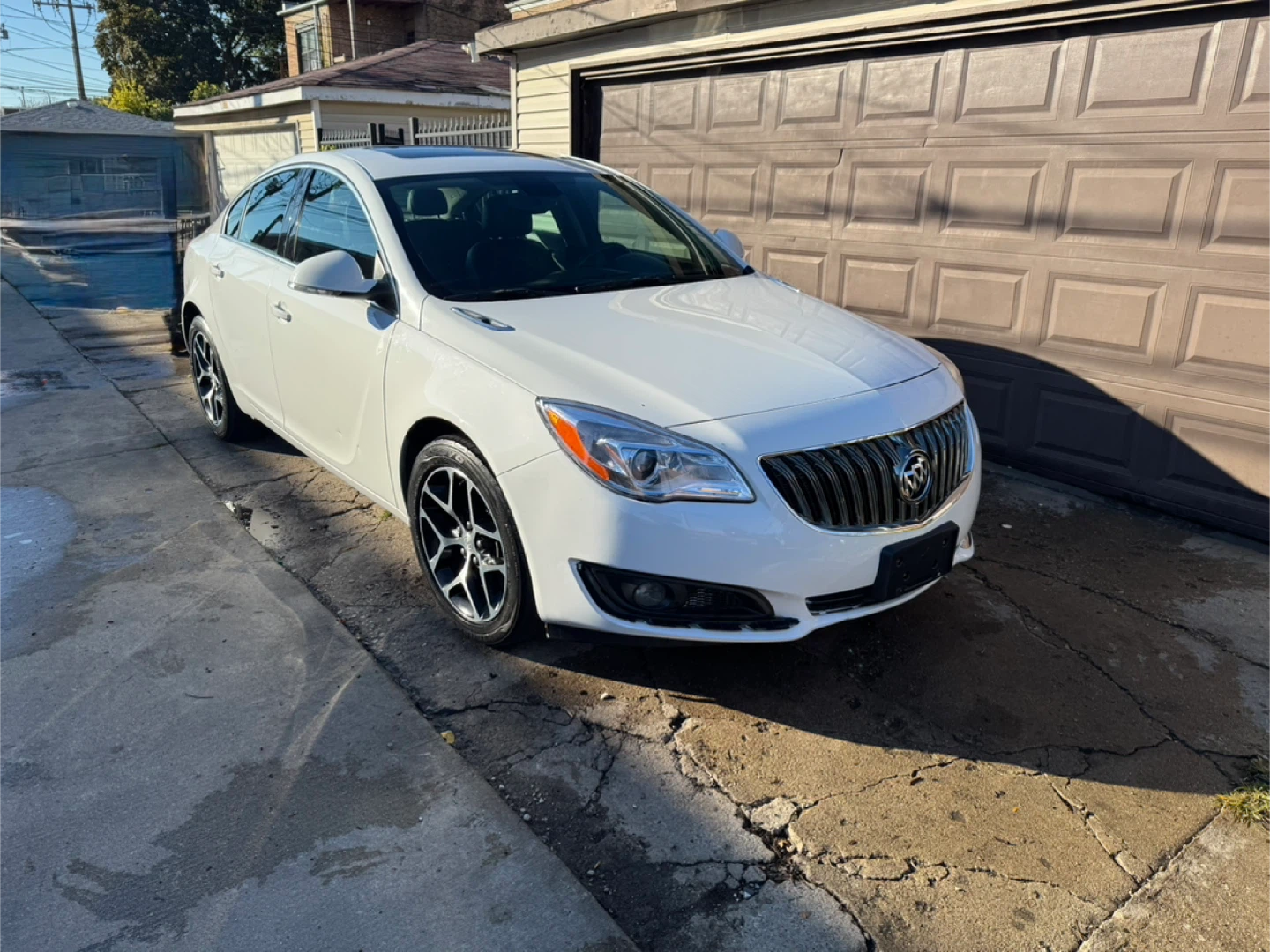 White Buick Regal 2017 - photo 2