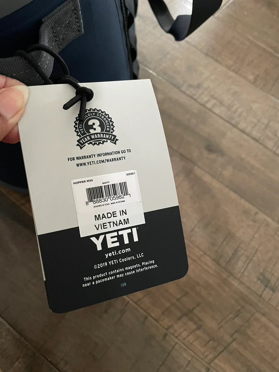 YETI Hopper M30 Navy Soft Cooler image indicator(5)