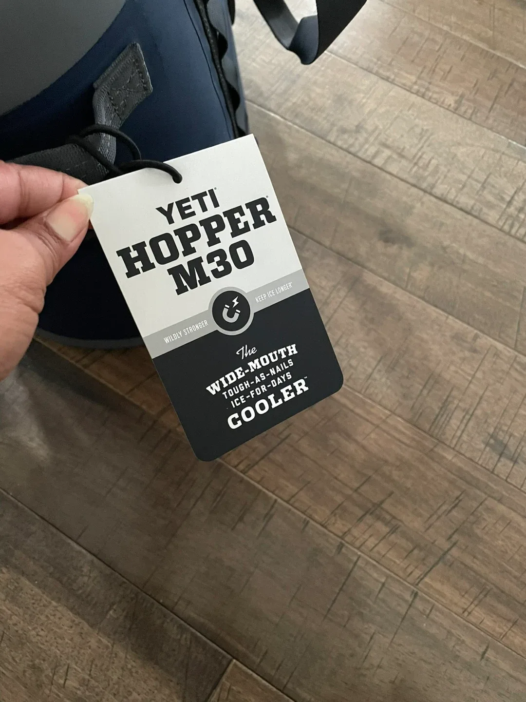 YETI Hopper M30 Navy Soft Cooler image indicator(4)