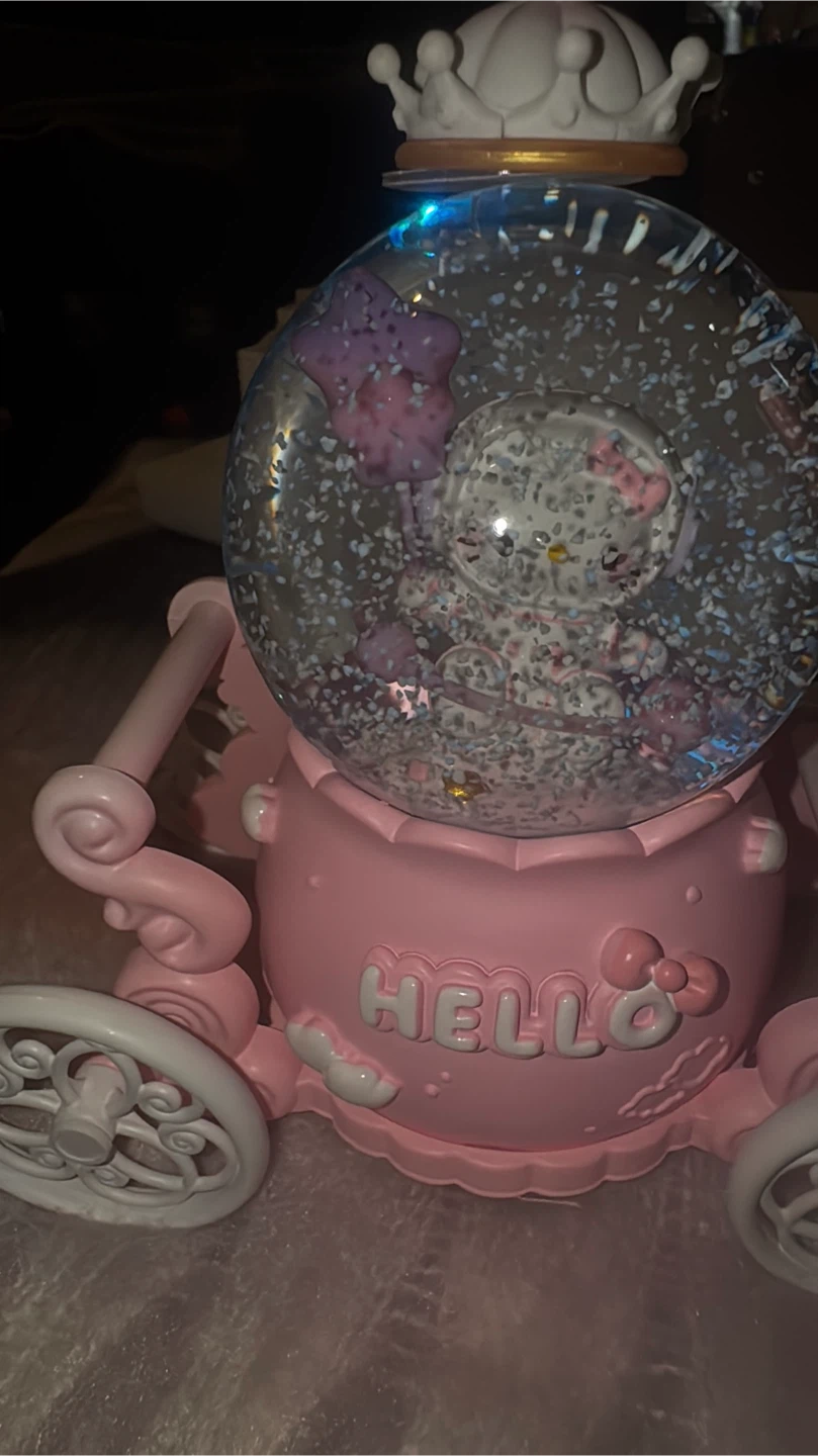Hello Kitty & Kuromi Snow Globe Carriage - photo 4