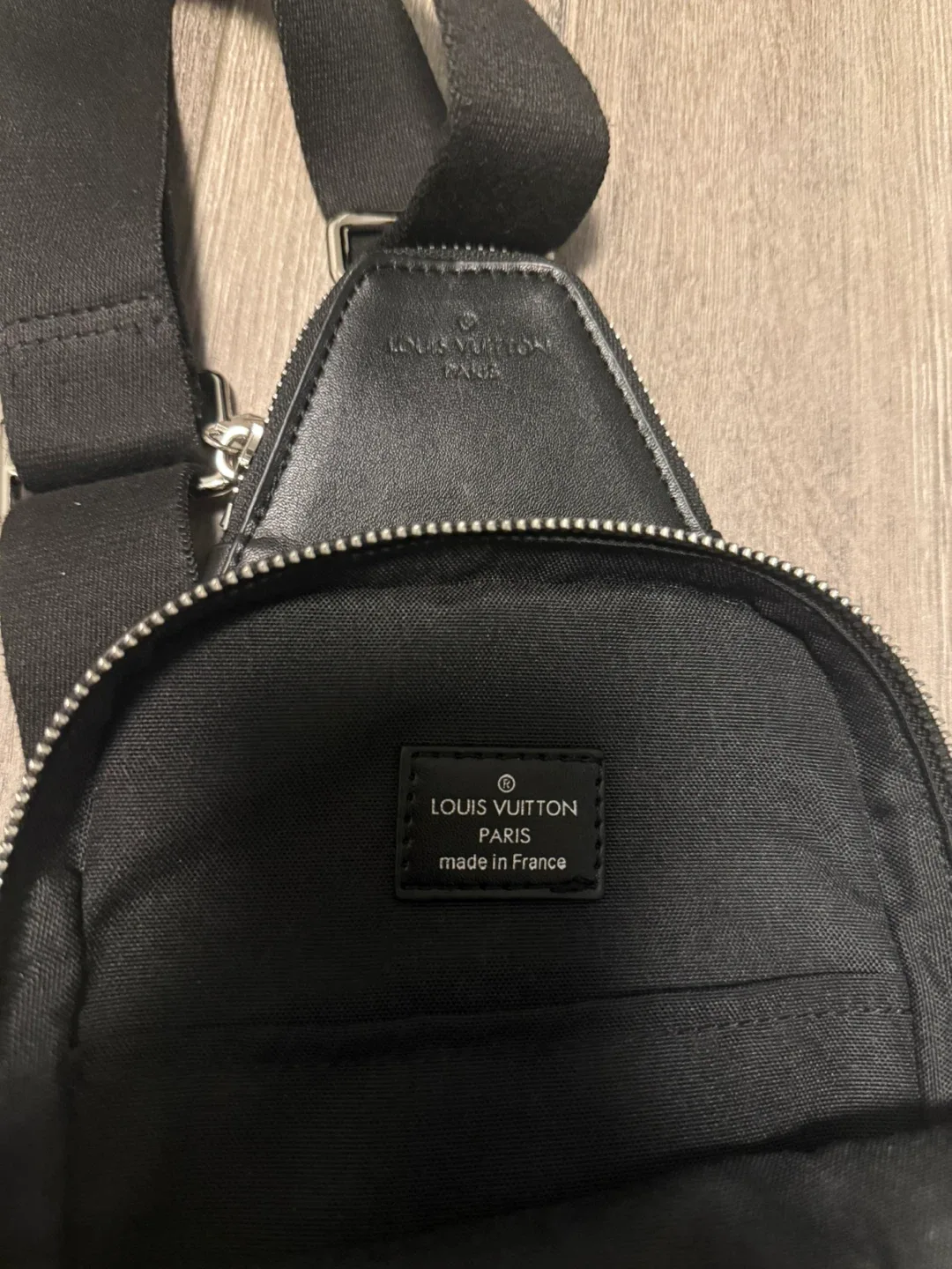 Louis Vuitton Avenue Sling Bag image indicator(3)