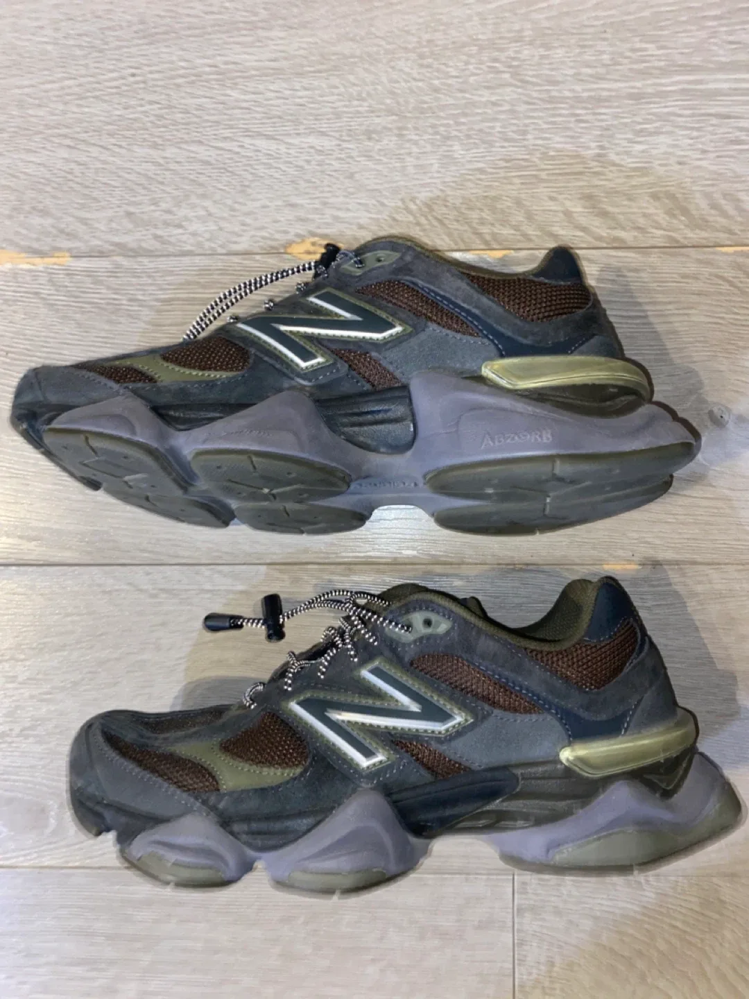 New Balance 9060 - size 10 US (W) image indicator(2)