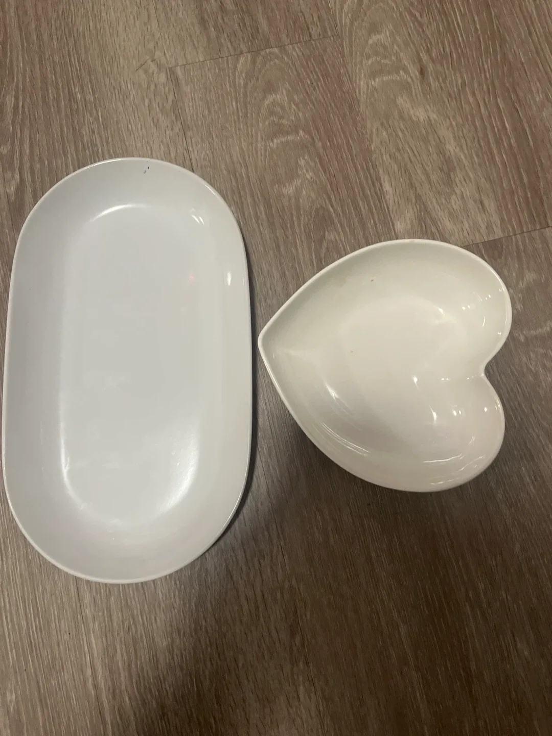 White Serving Dishes - Heart & Oval image indicator(2)