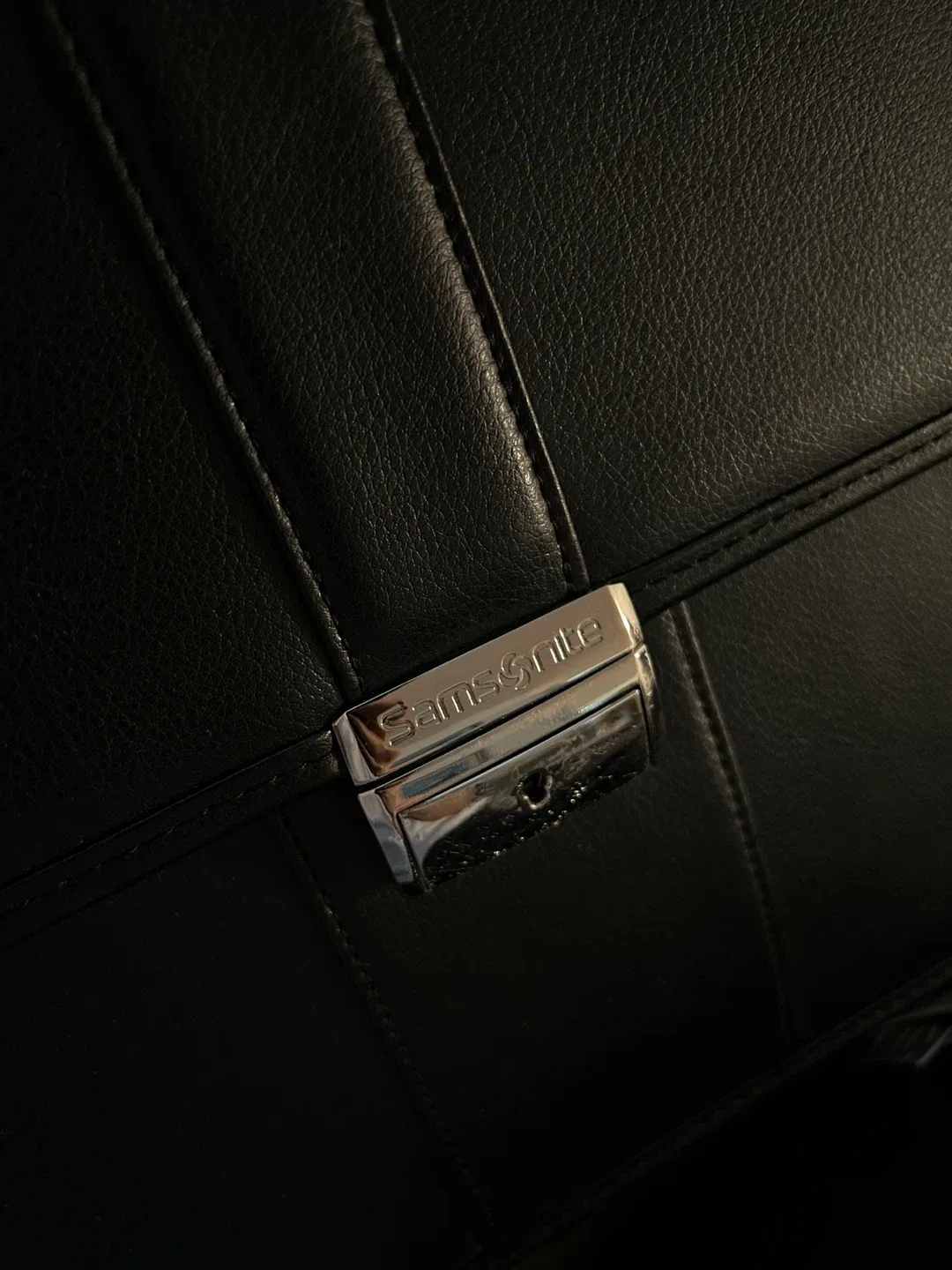Samsonite Black Leather Briefcase image indicator(2)