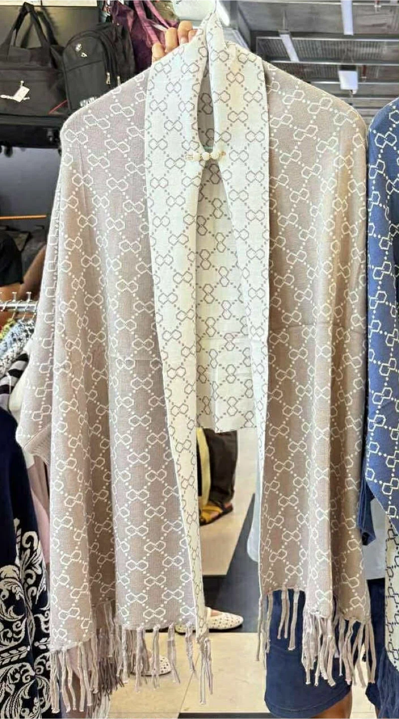 Reversible Poncho Shawl - photo 2