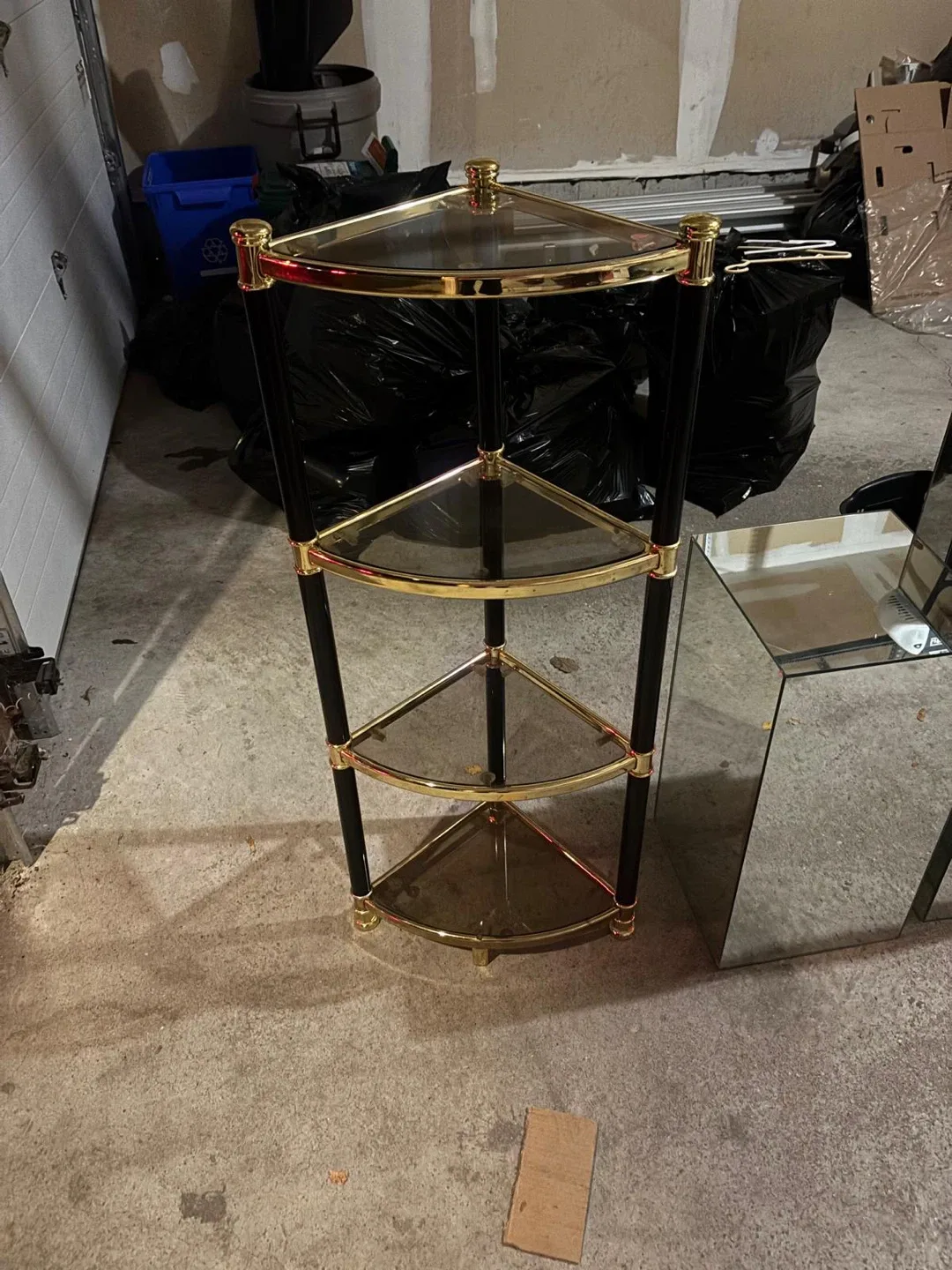 Corner Shelf - Black & Gold image indicator(2)