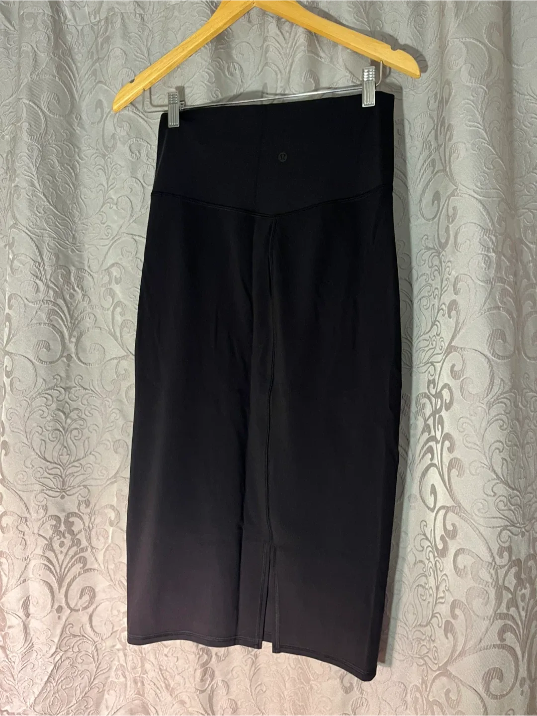 Lululemon Nulu Slim-Fit High-Rise Skirt - Size 8 image indicator(4)