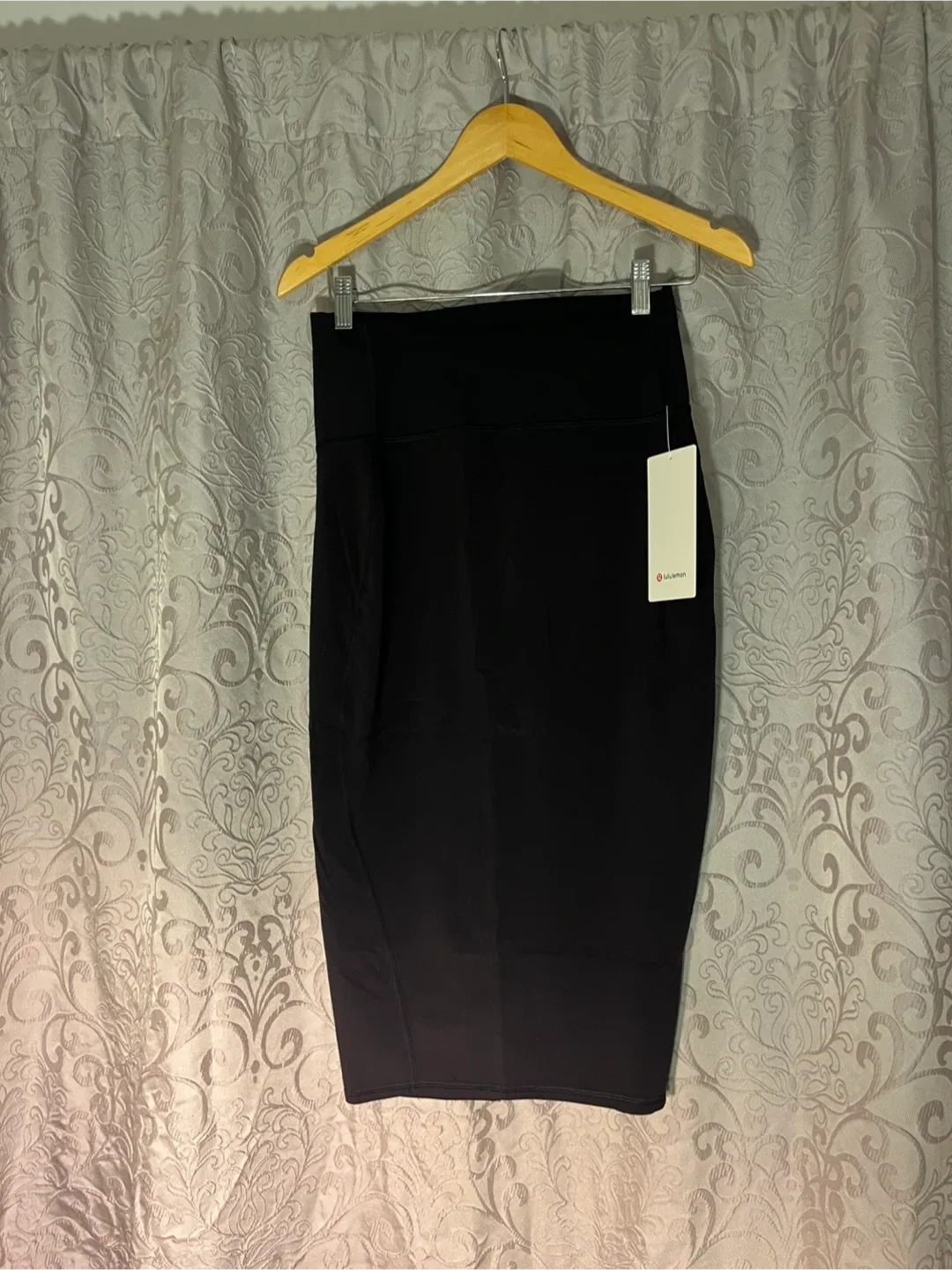 Lululemon Nulu Slim-Fit High-Rise Skirt - Size 8 image indicator(2)