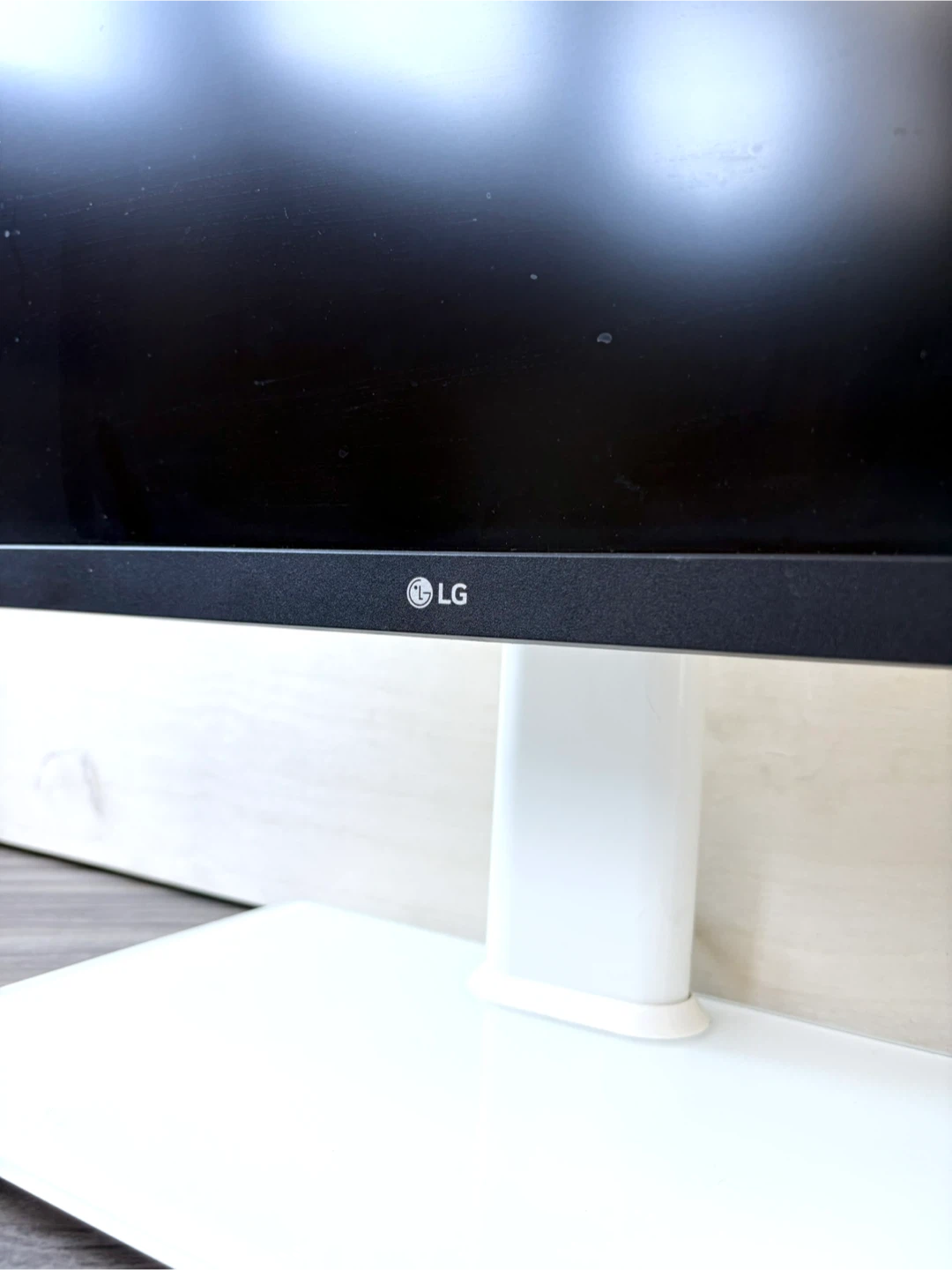 LG 27in White Monitor - photo 2