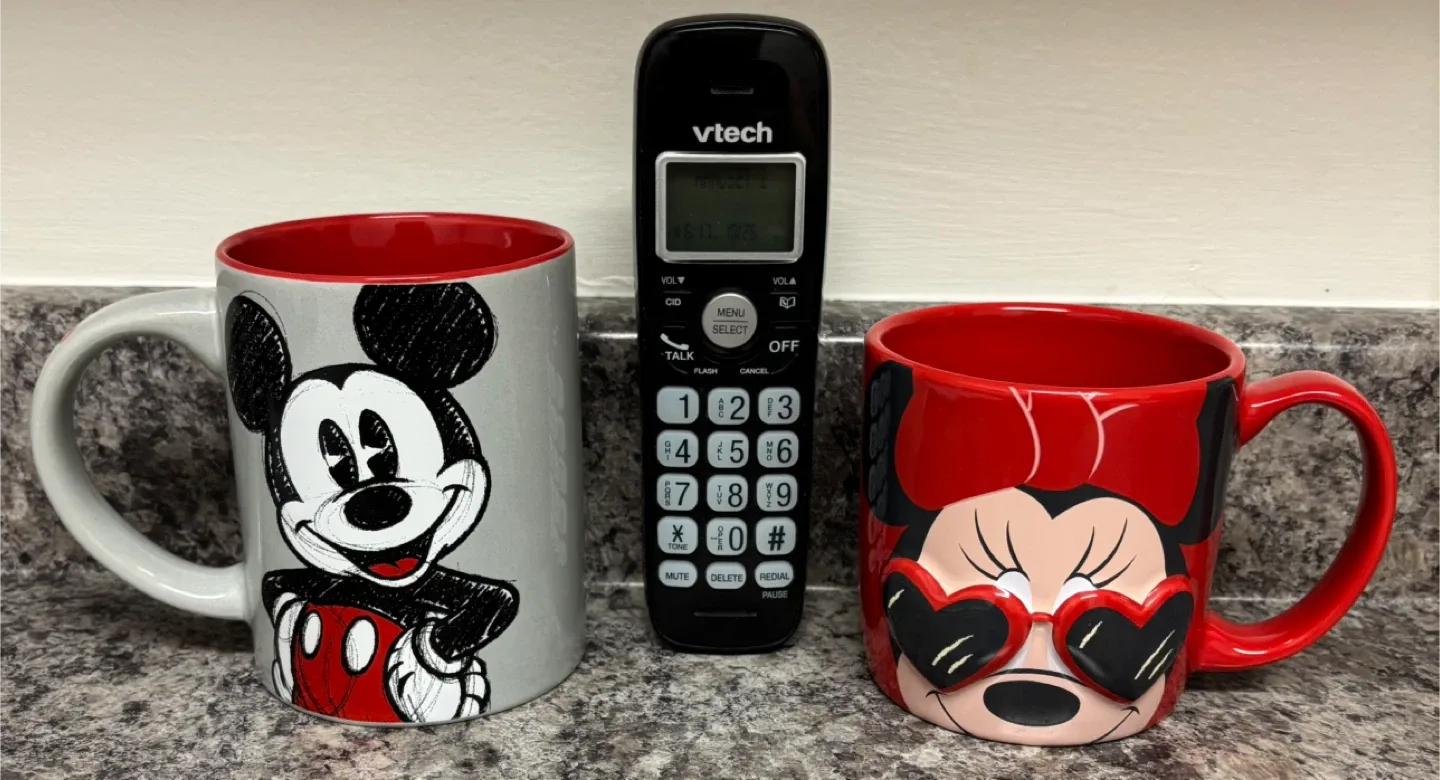 Assorted Decorative Mugs and Glasses image indicator(2)