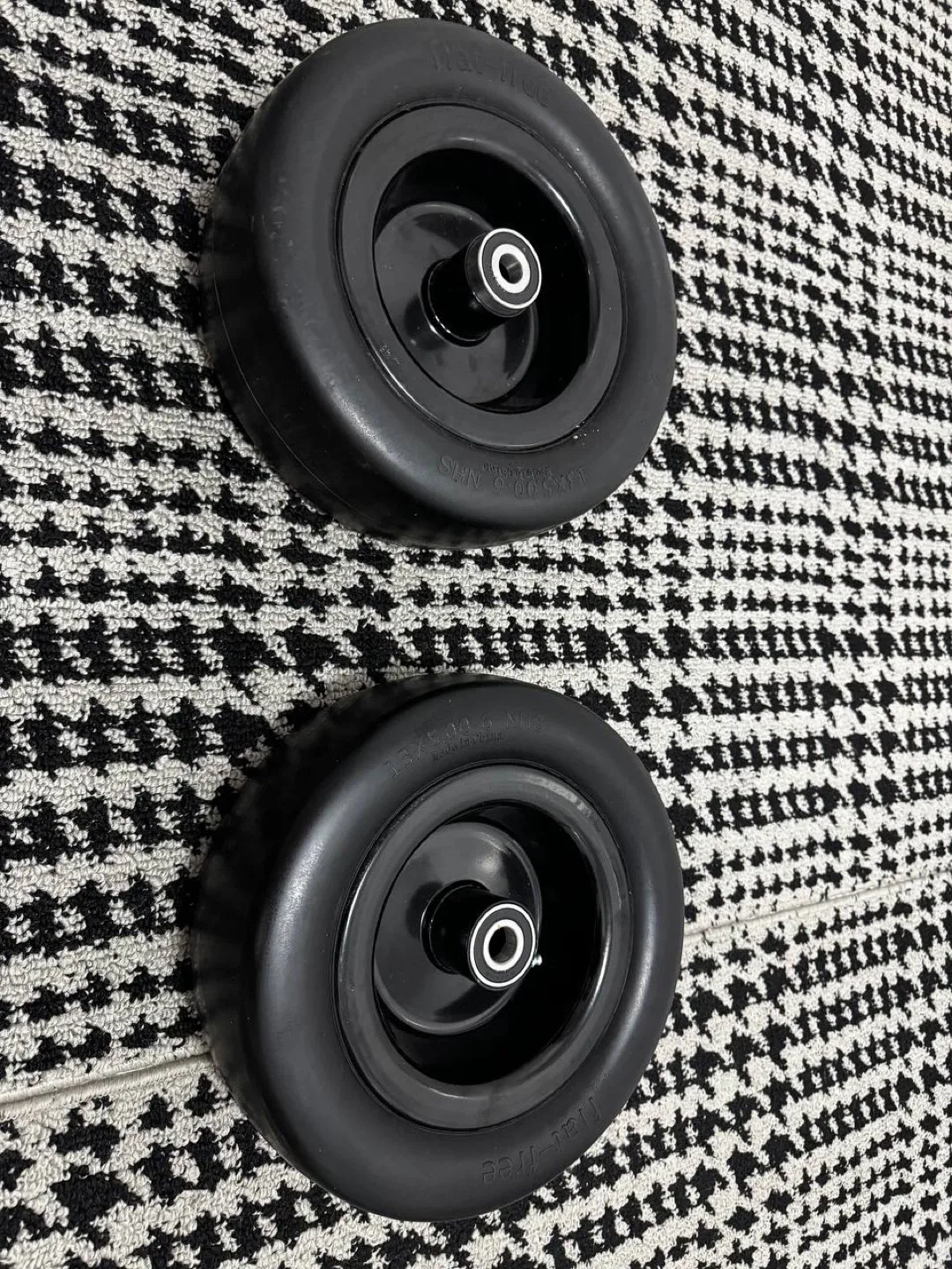 RONPOW 13x5.00-6 Flat Free Tires (Black) – Set of 2 image indicator(8)