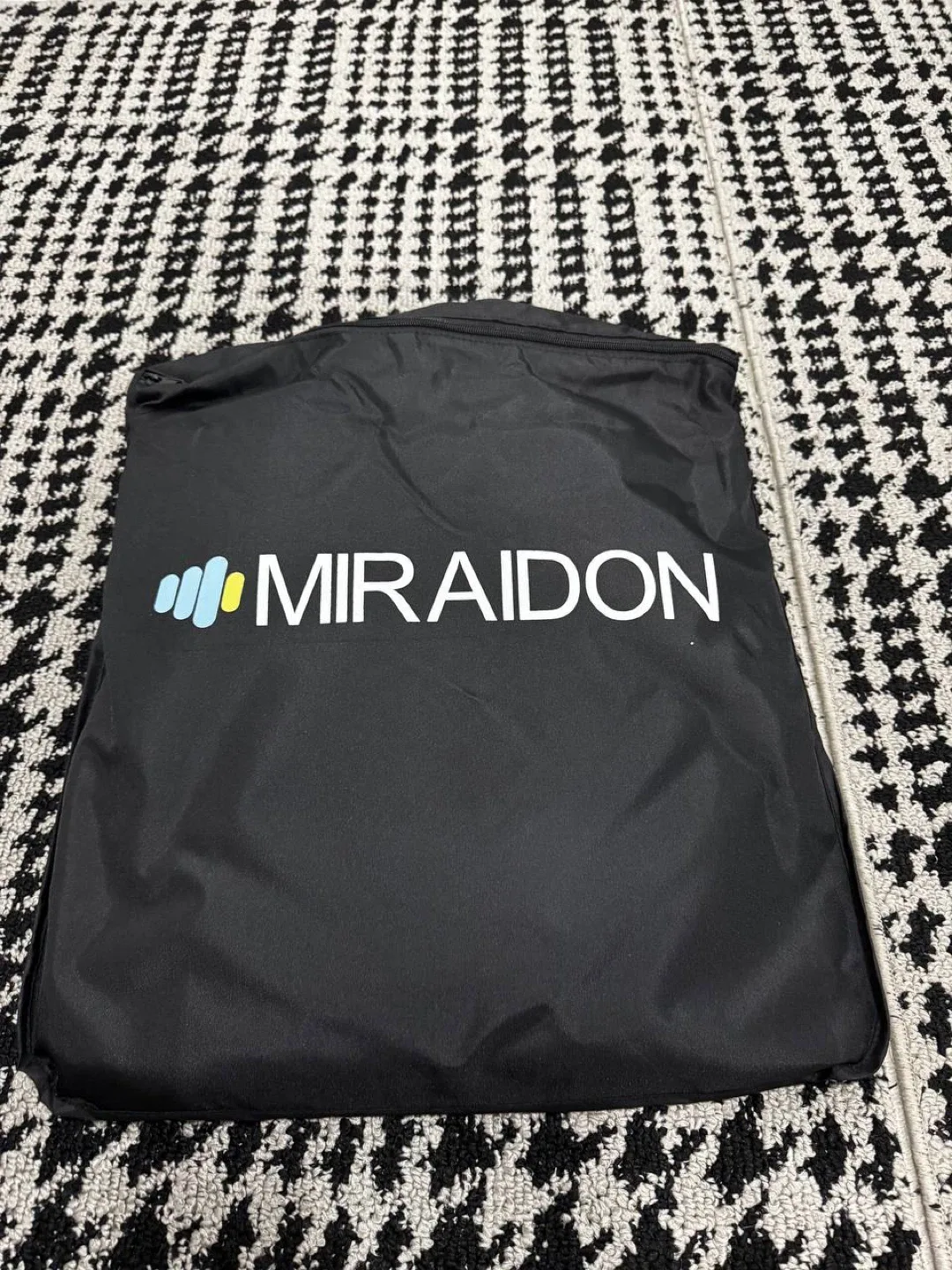 MIRAIDON 2025 Upgrade Roof Sunshade for Tesla Model Y (grey) image indicator(10)