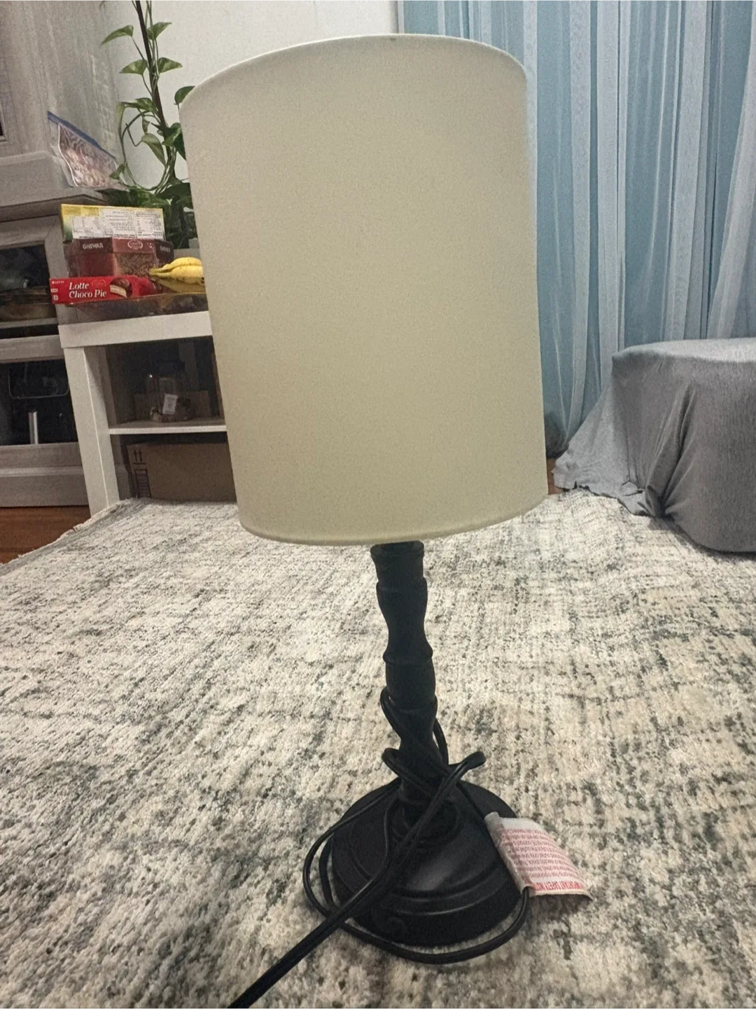 Table lamp with black base image indicator(2)