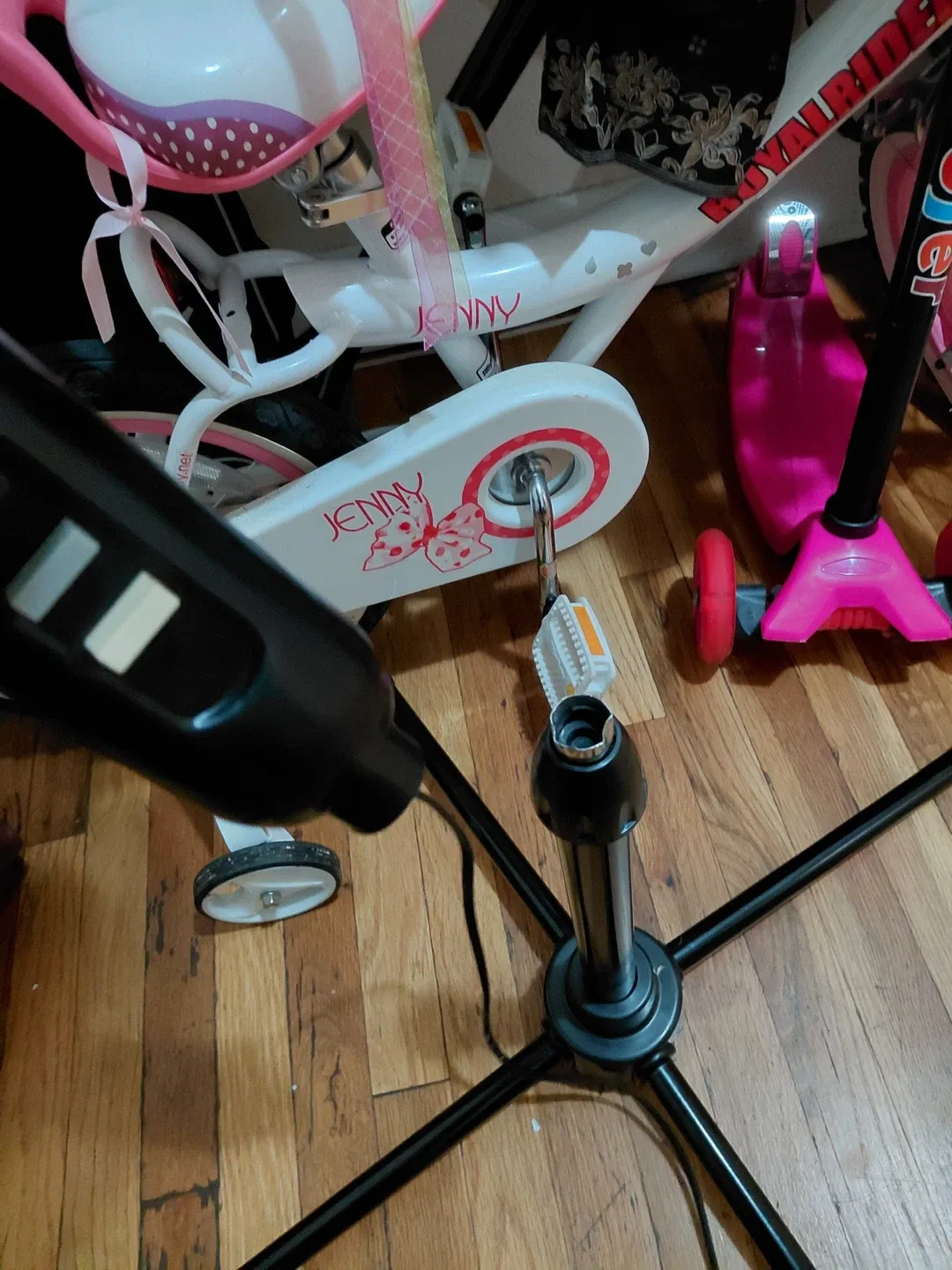 Comfort Zone Black Stand Fan image indicator(5)