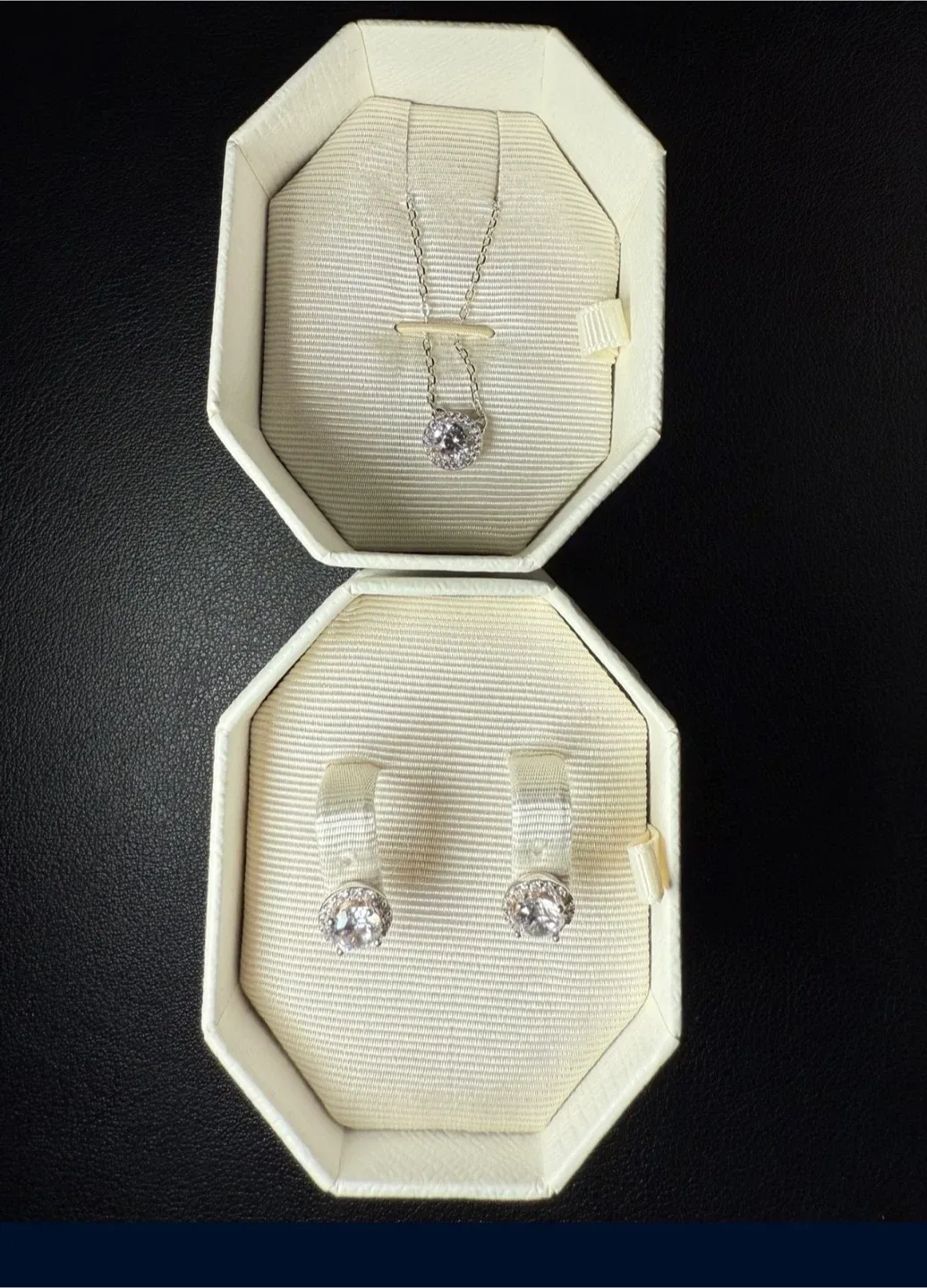 Swarovski Pendant Necklace image indicator(2)