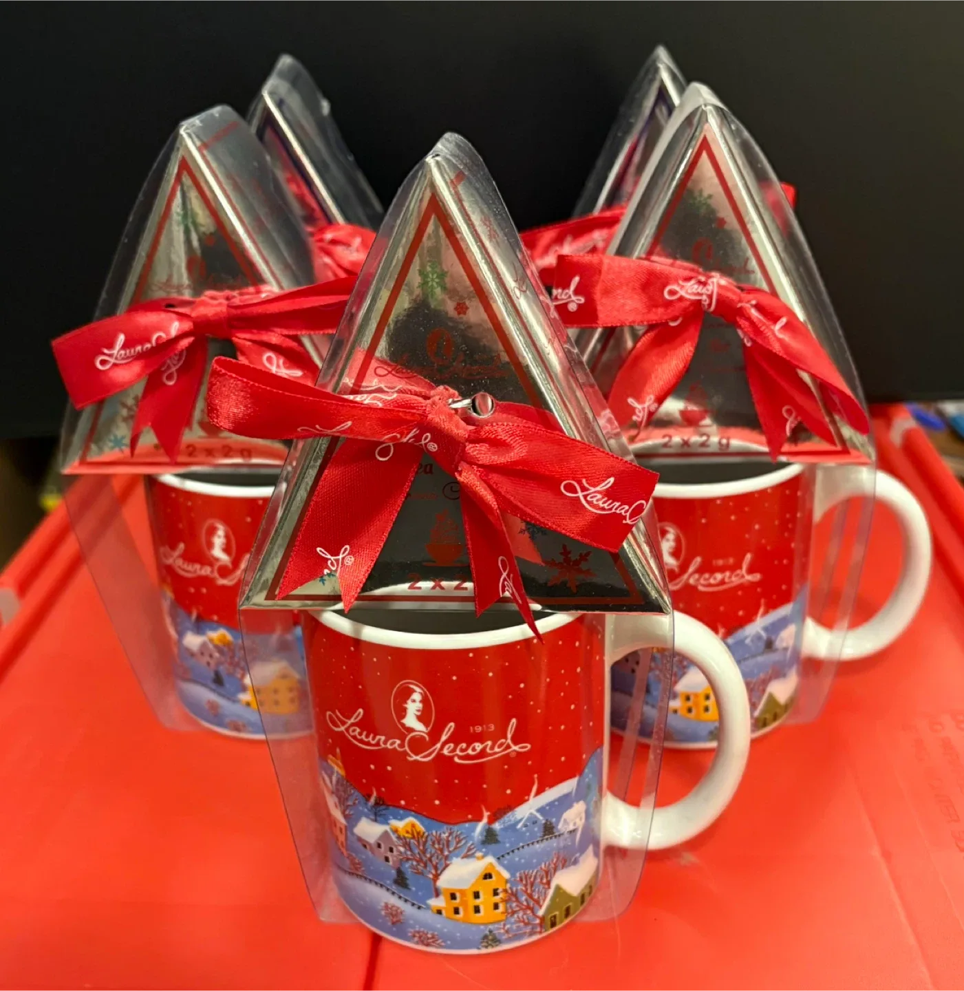 ✨✨Laura Secord Christmas Mug Gift Pack - New in Box thumbnail