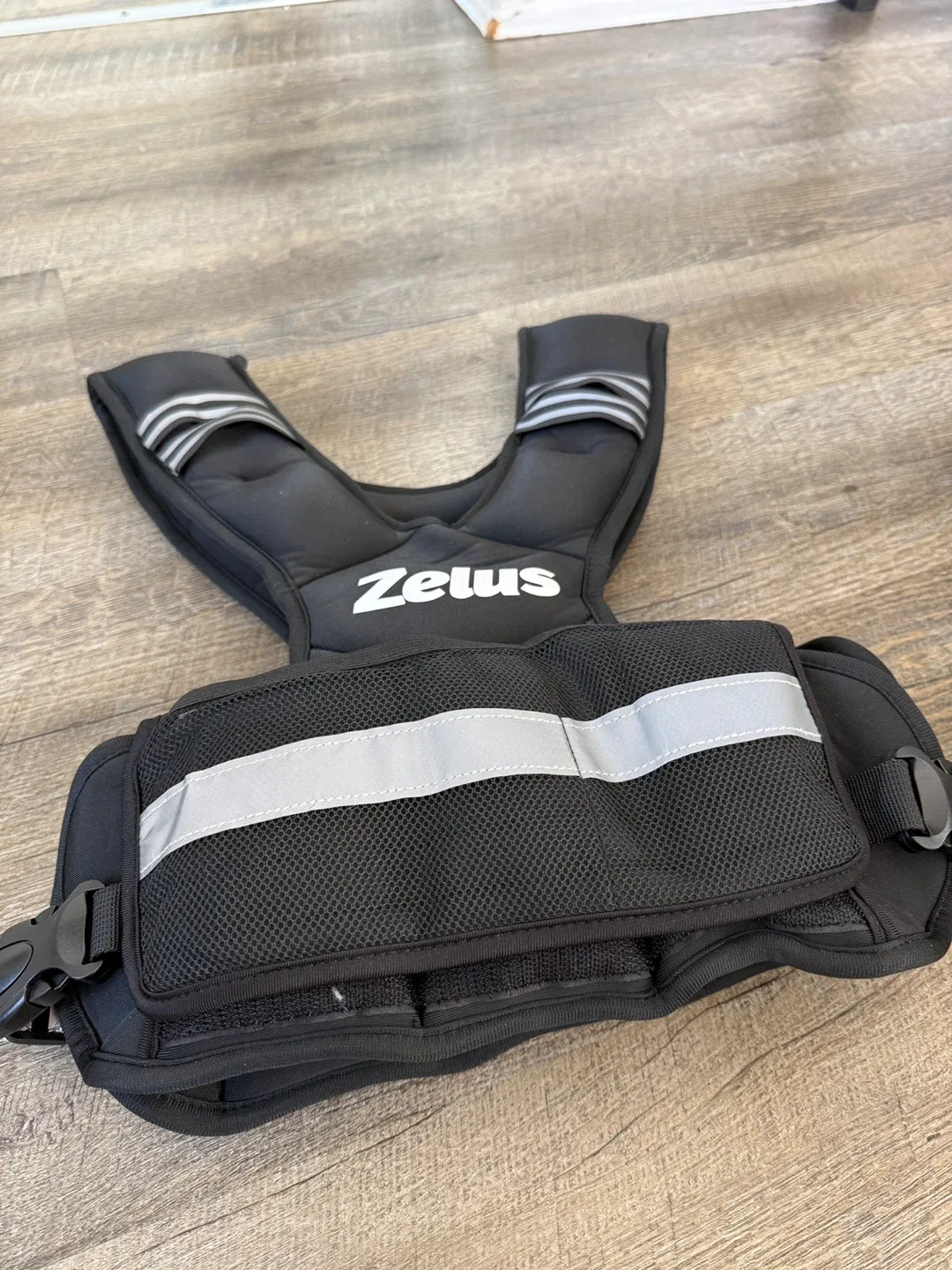 Zelus Weighted Vest - Black 11- 20lb image indicator(2)