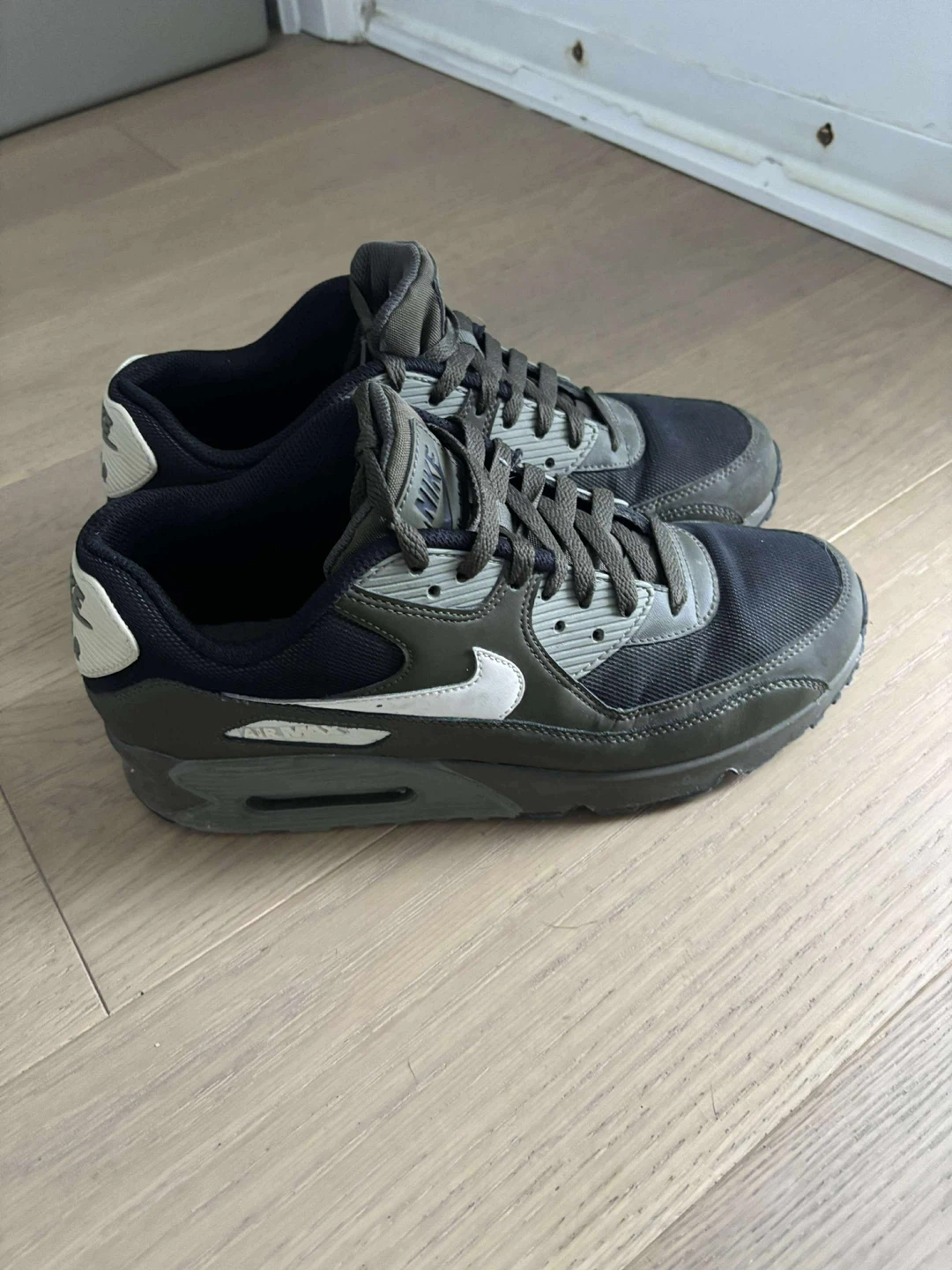 Nike Air Max 90 - Size 10 - photo 2