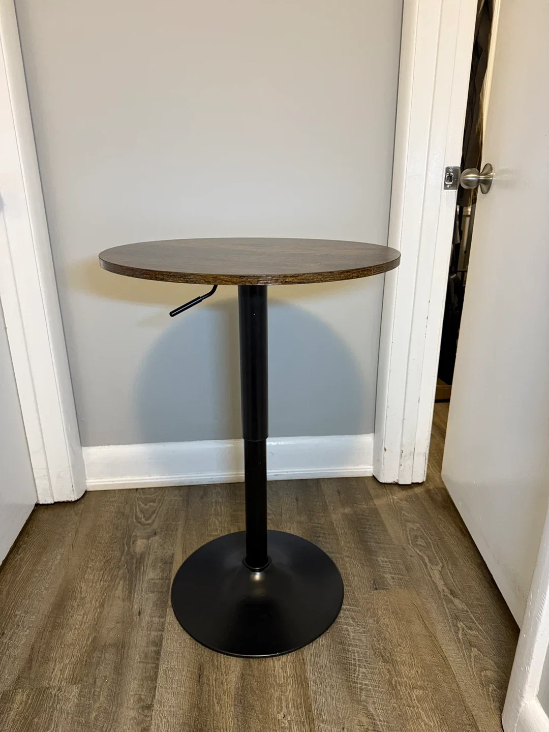 Round Adjustable Height Bar Table image indicator(3)