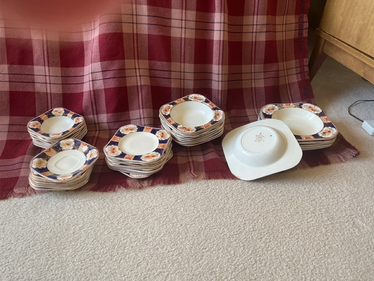 Royal Castle Woods & Sons England Bowls image indicator(2)