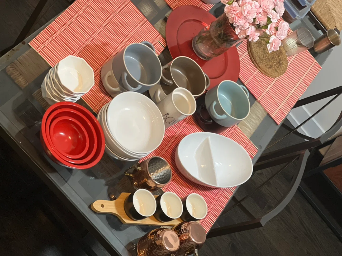 Assorted Kitchen Bowls and Mugs image indicator(3)