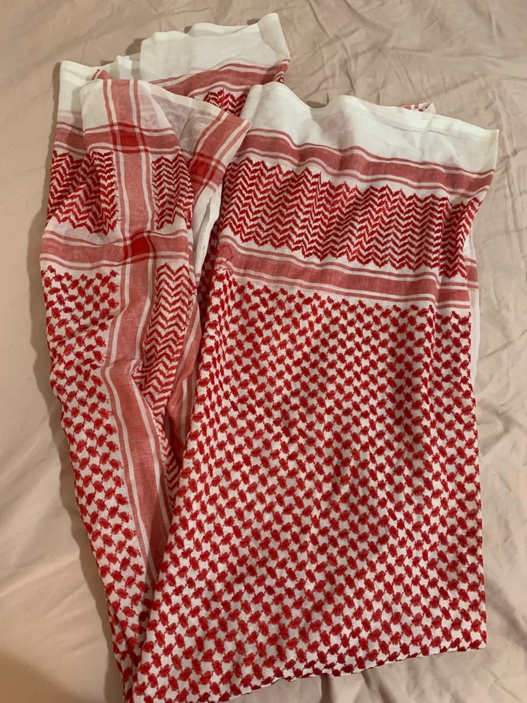 Traditional Dubai Red & White Ghutra / Shemagh Scarf) image indicator(2)