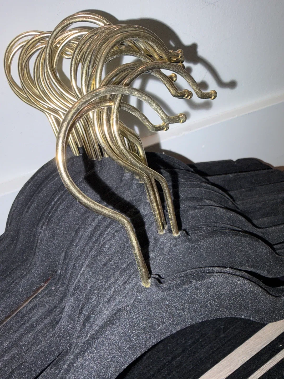 Black and Gold Velvet Hangers image indicator(3)