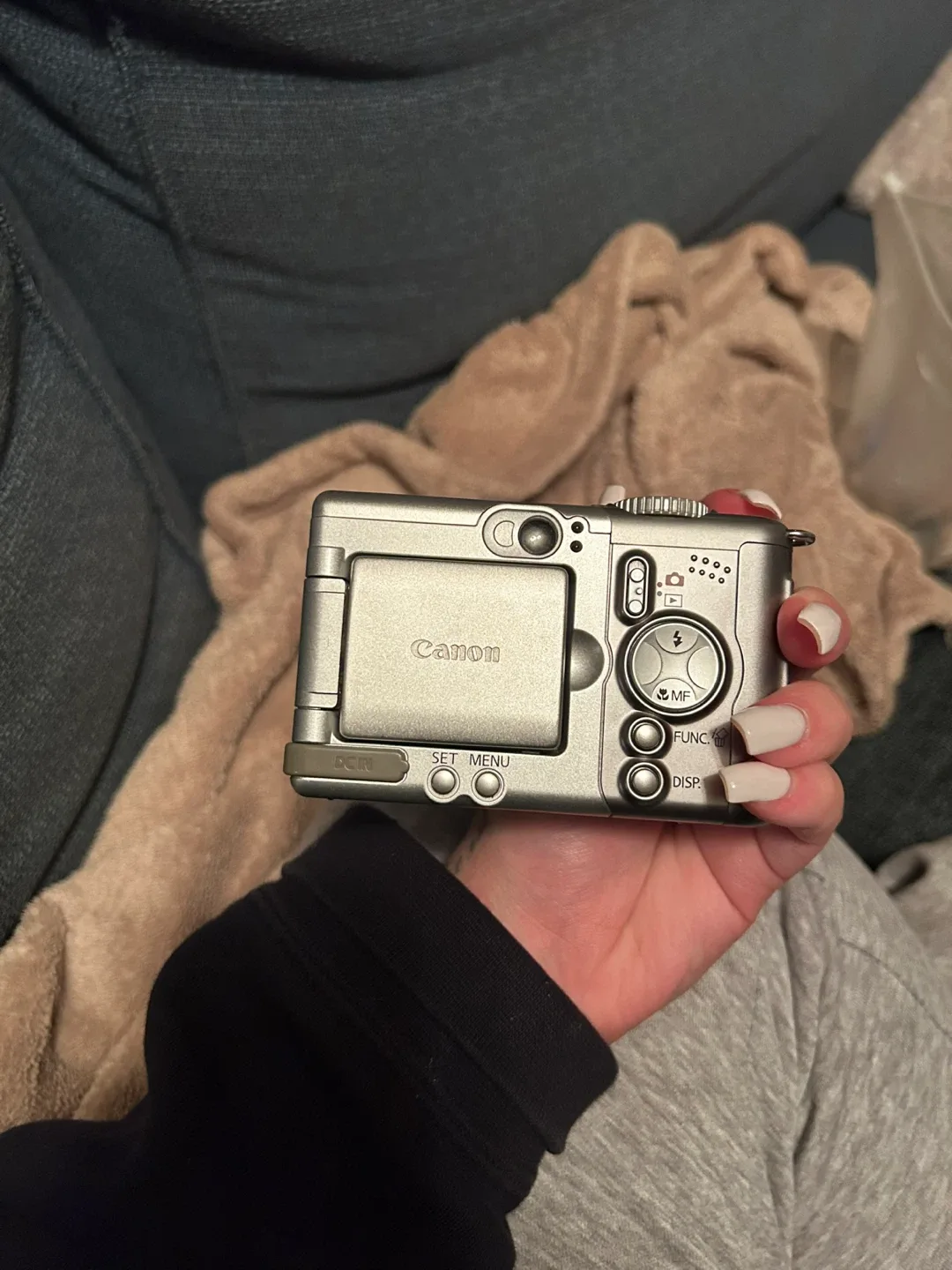 Canon PowerShot A720 is Digital Camera w/ Case & Box image indicator(3)