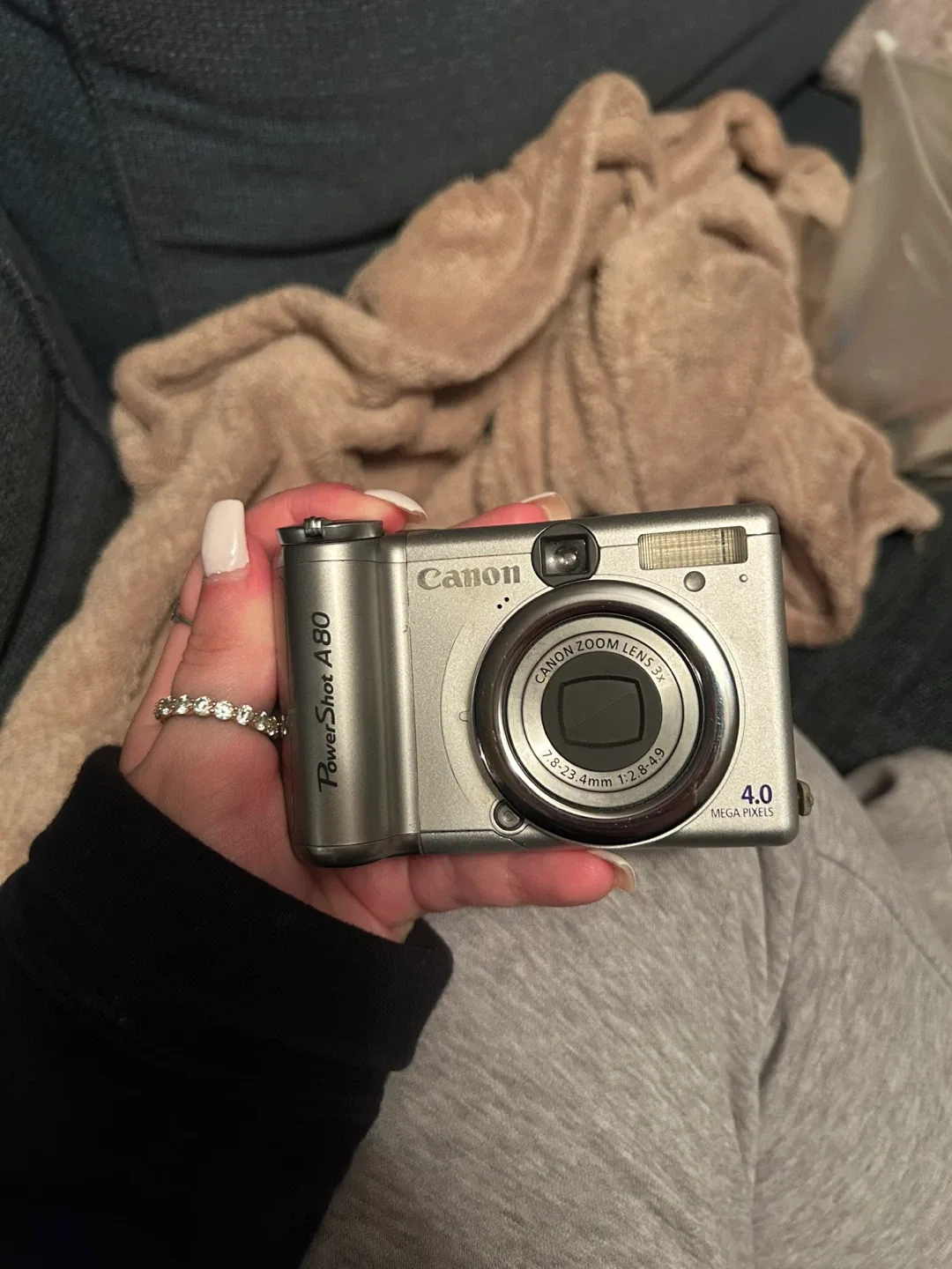 Canon PowerShot A720 is Digital Camera w/ Case & Box image indicator(2)