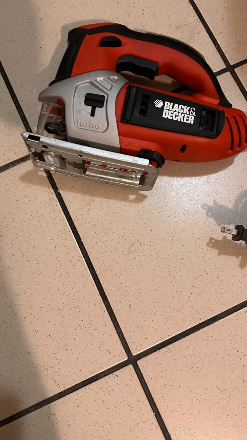 Black & Decker Jigsaw with Carrying Case image indicator(4)