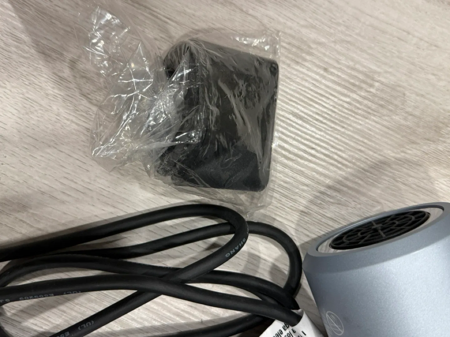 Slopehill Hair Dryer - Like New! image indicator(7)