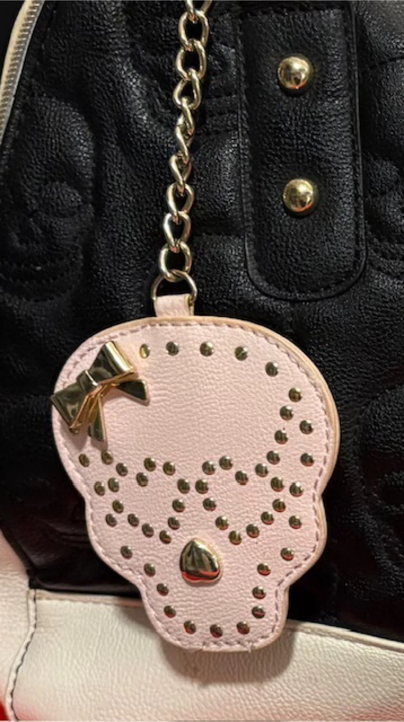 🤩Betsey Johnson Black & White Skull Satchel w/Strap - photo 2