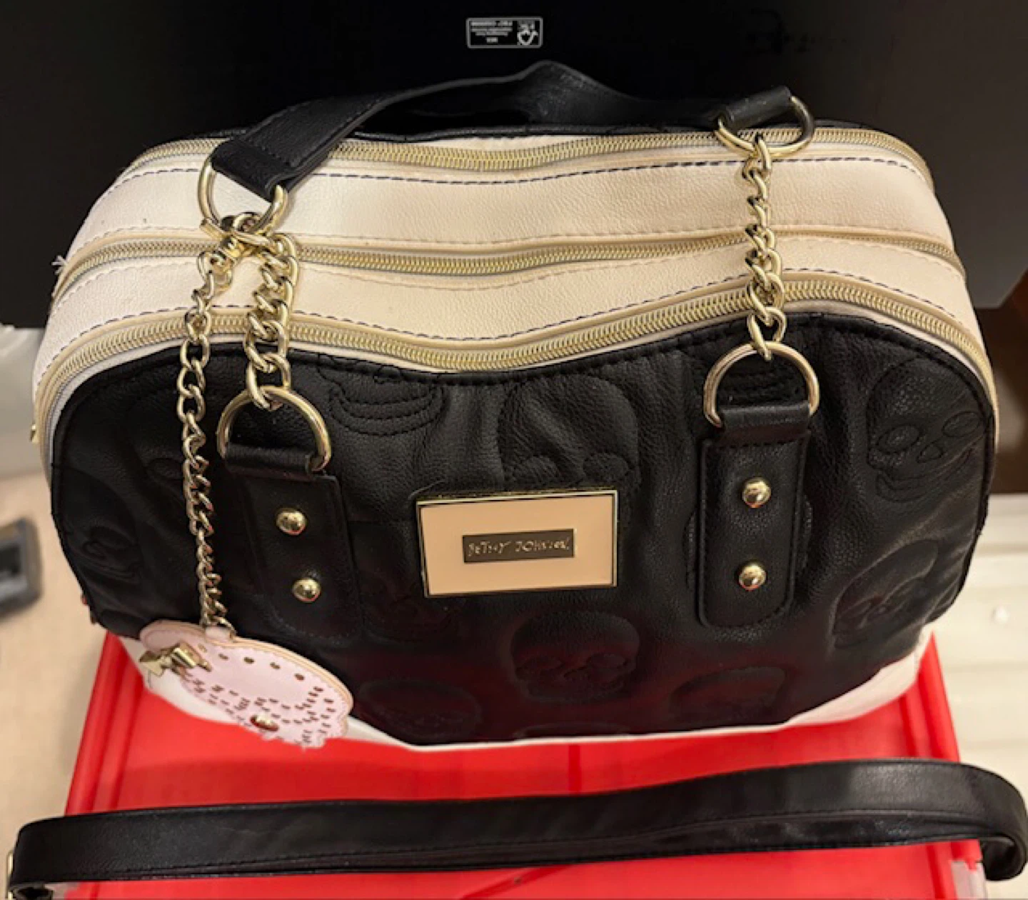 🤩Betsey Johnson Black & White Skull Satchel w/Strap - photo 3