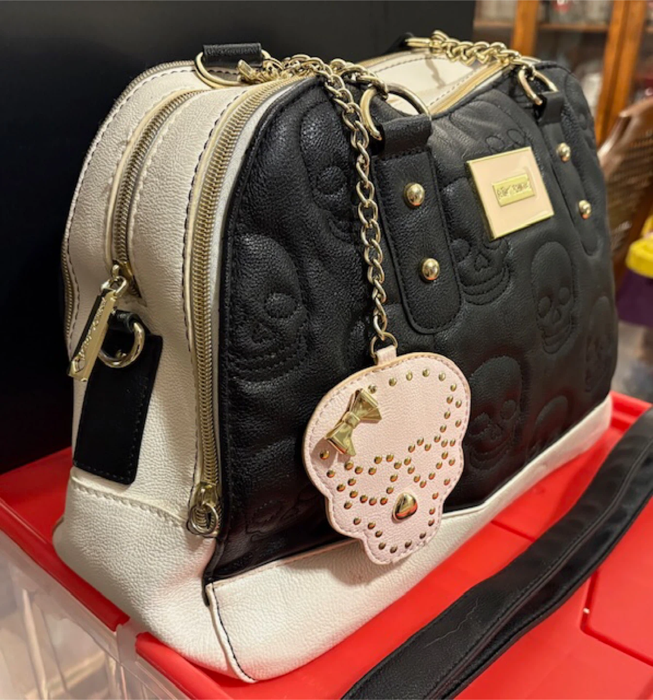 🤩Betsey Johnson Black & White Skull Satchel w/Strap - photo 4