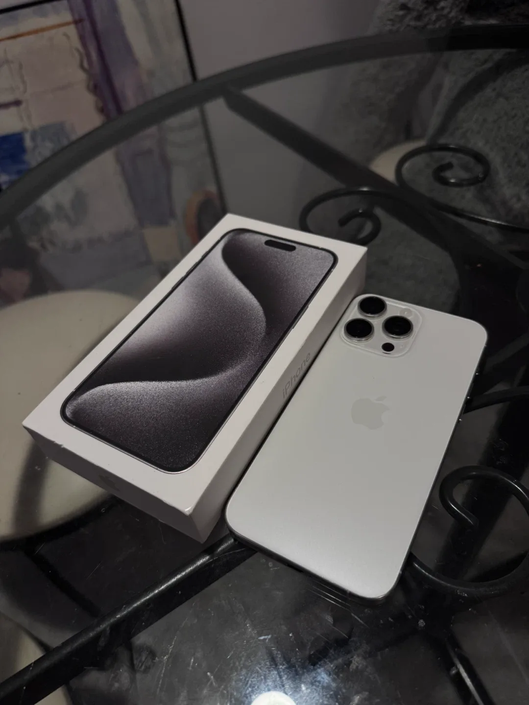 15 Iphone Pro Max 512 GB( White Titanium) image indicator(2)