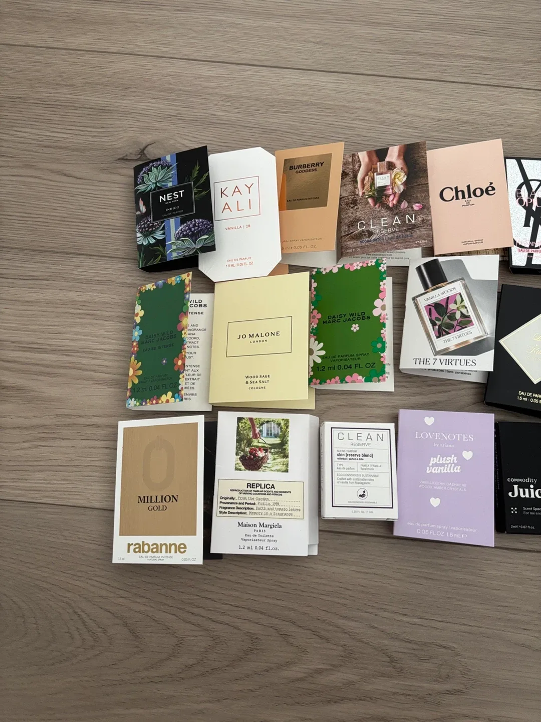 17 parfum samples image indicator(2)