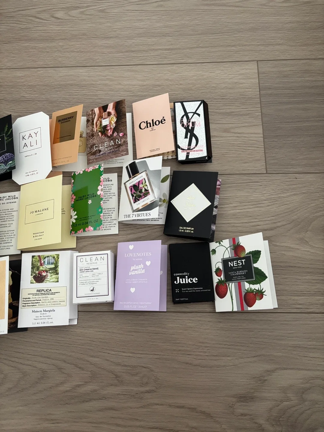 17 parfum samples image indicator(3)