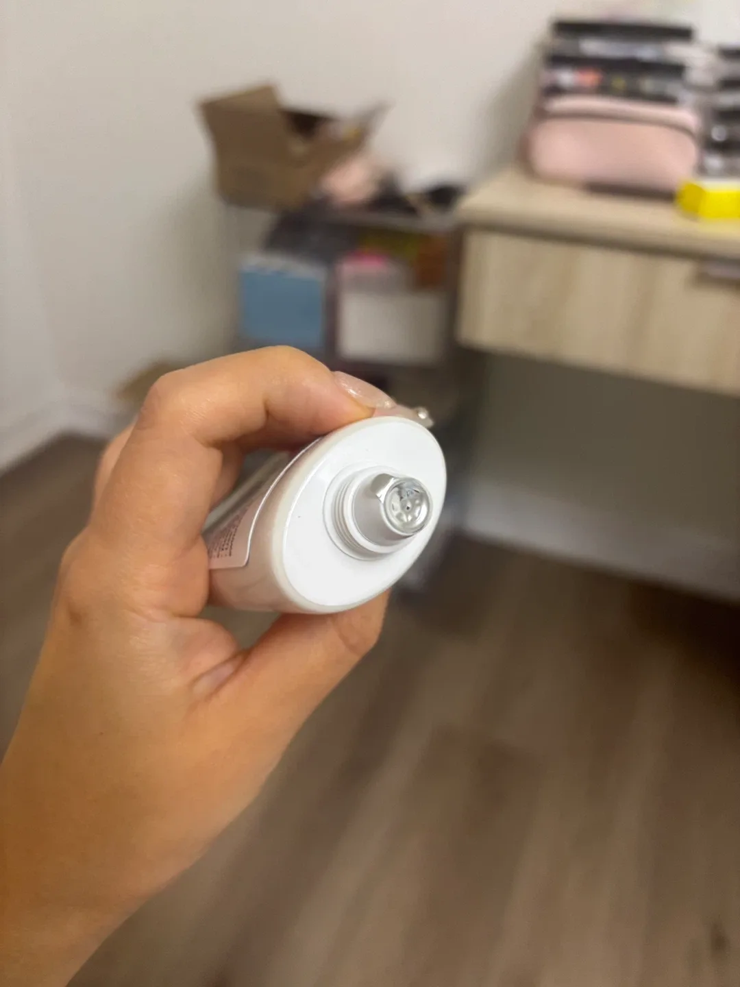 Supergoop Glowscreen SPF 40 sunscreen in DAWN image indicator(2)