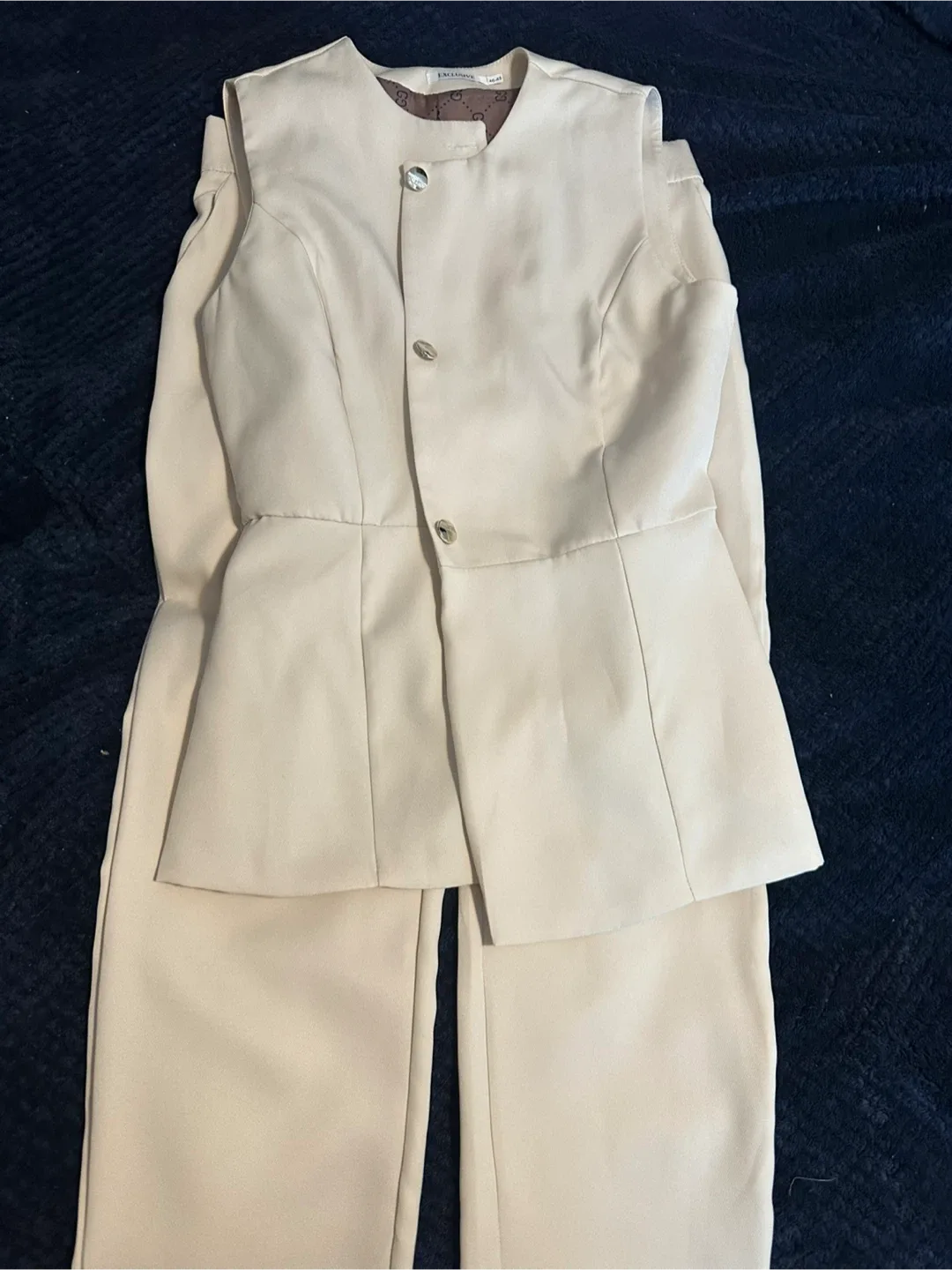 Beige Two-Piece Set (Vest & Pants) image indicator(7)